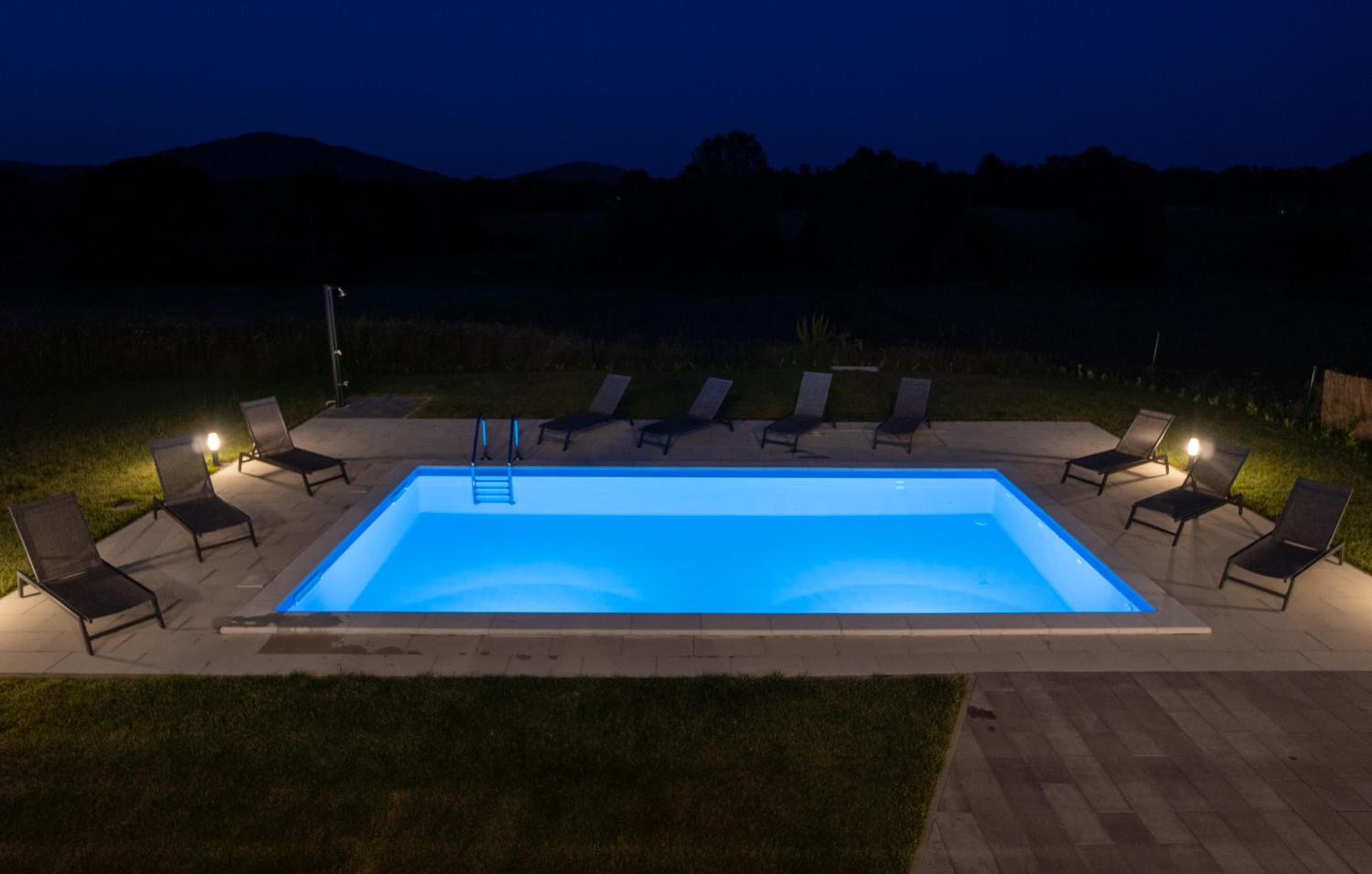 Villa with Private Pool - Photo 19