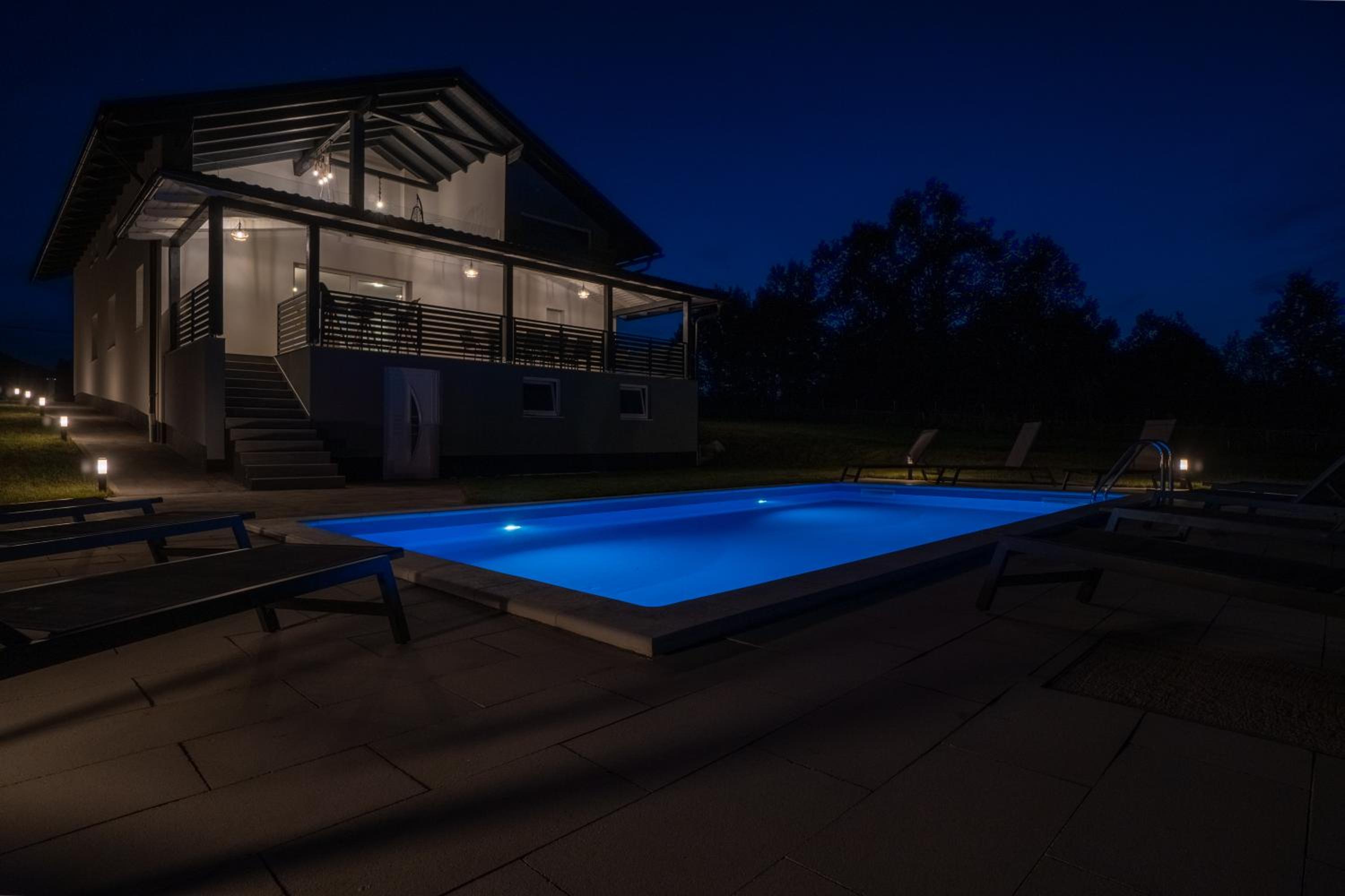 Villa with Private Pool - Photo 20