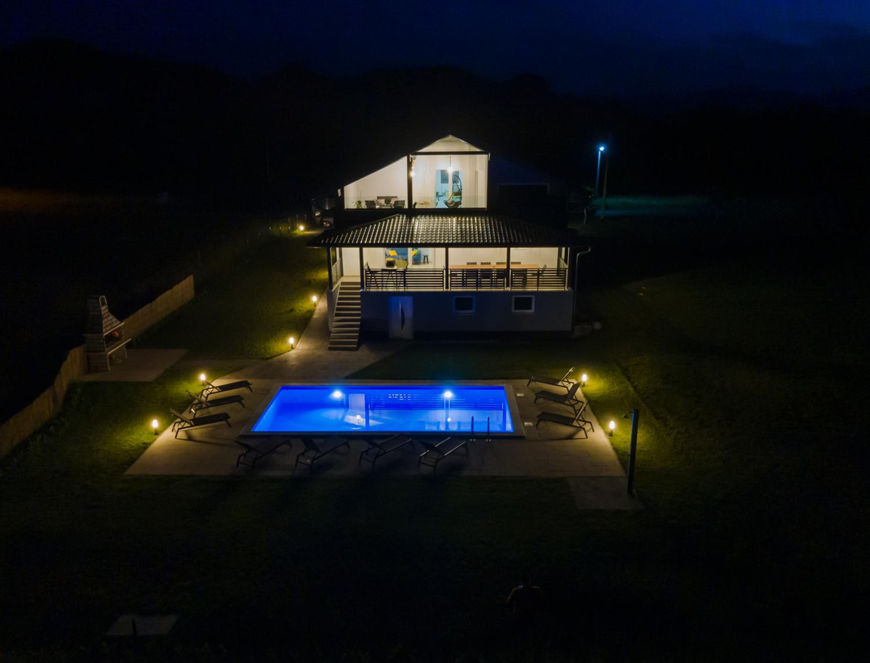 Villa with Private Pool - Photo 24