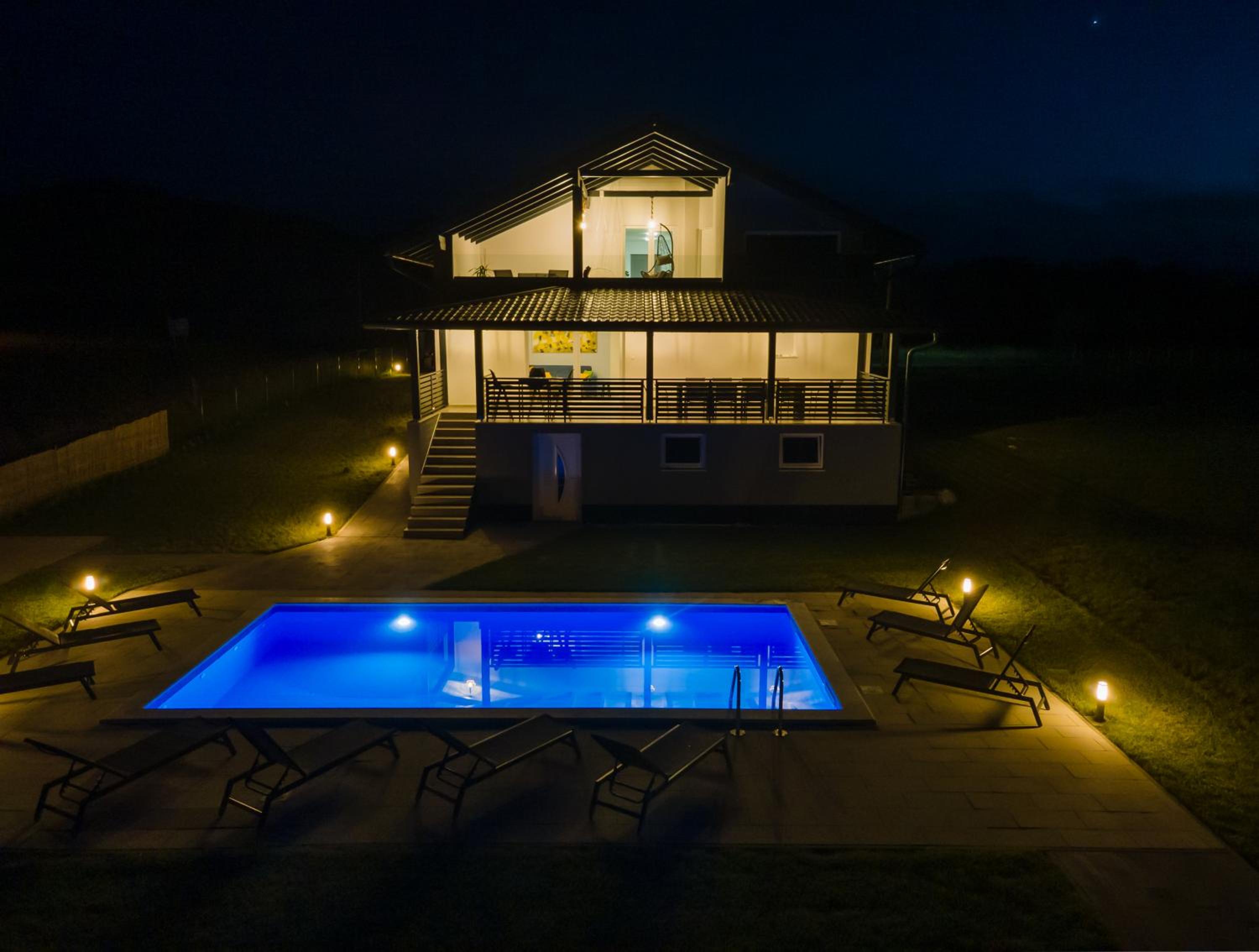 Villa with Private Pool - Photo 68