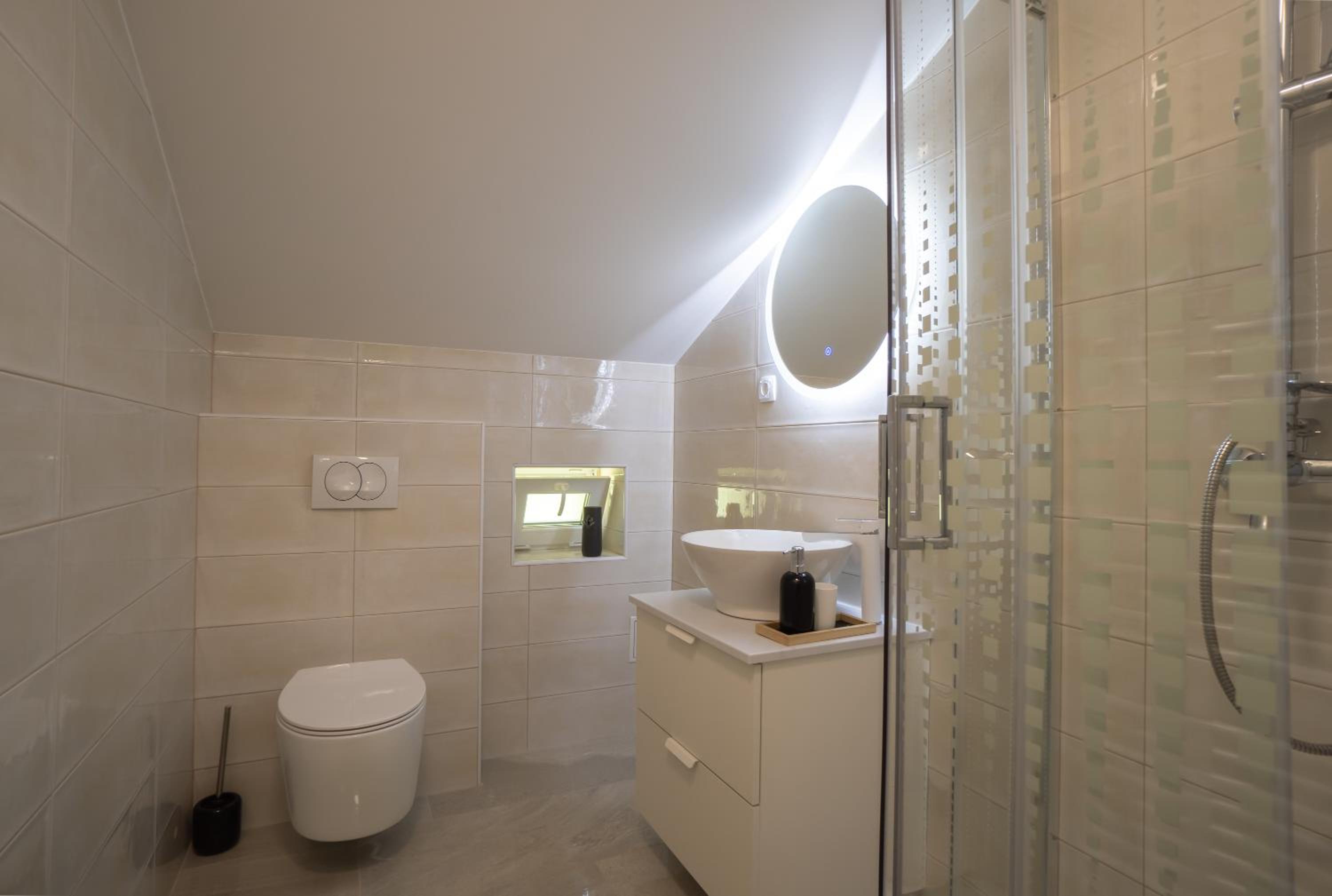 Villa with Private Pool - Photo 9