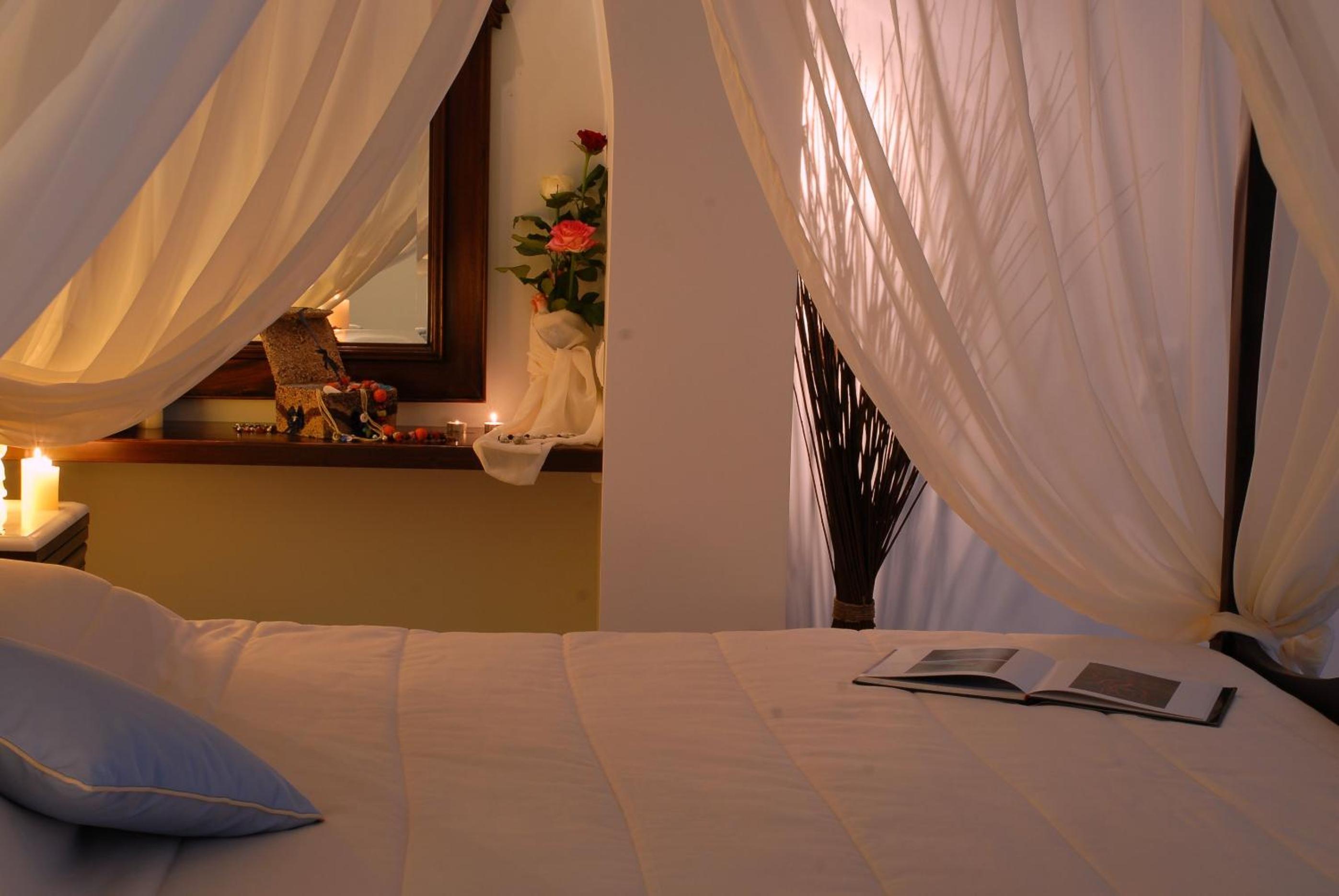 Elegant Suite with Hot Tub and Caldera View