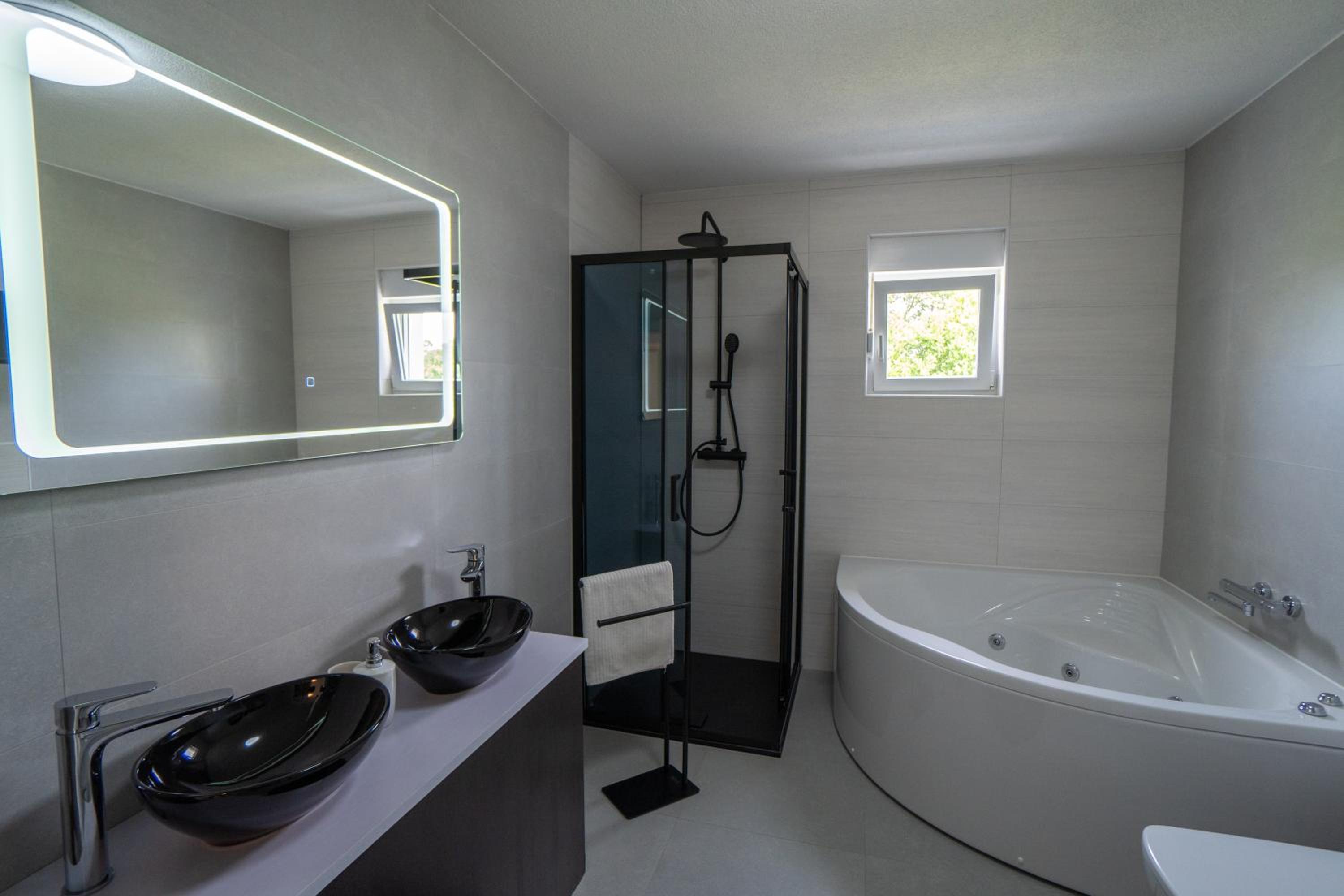 Villa with Private Pool - Photo 49