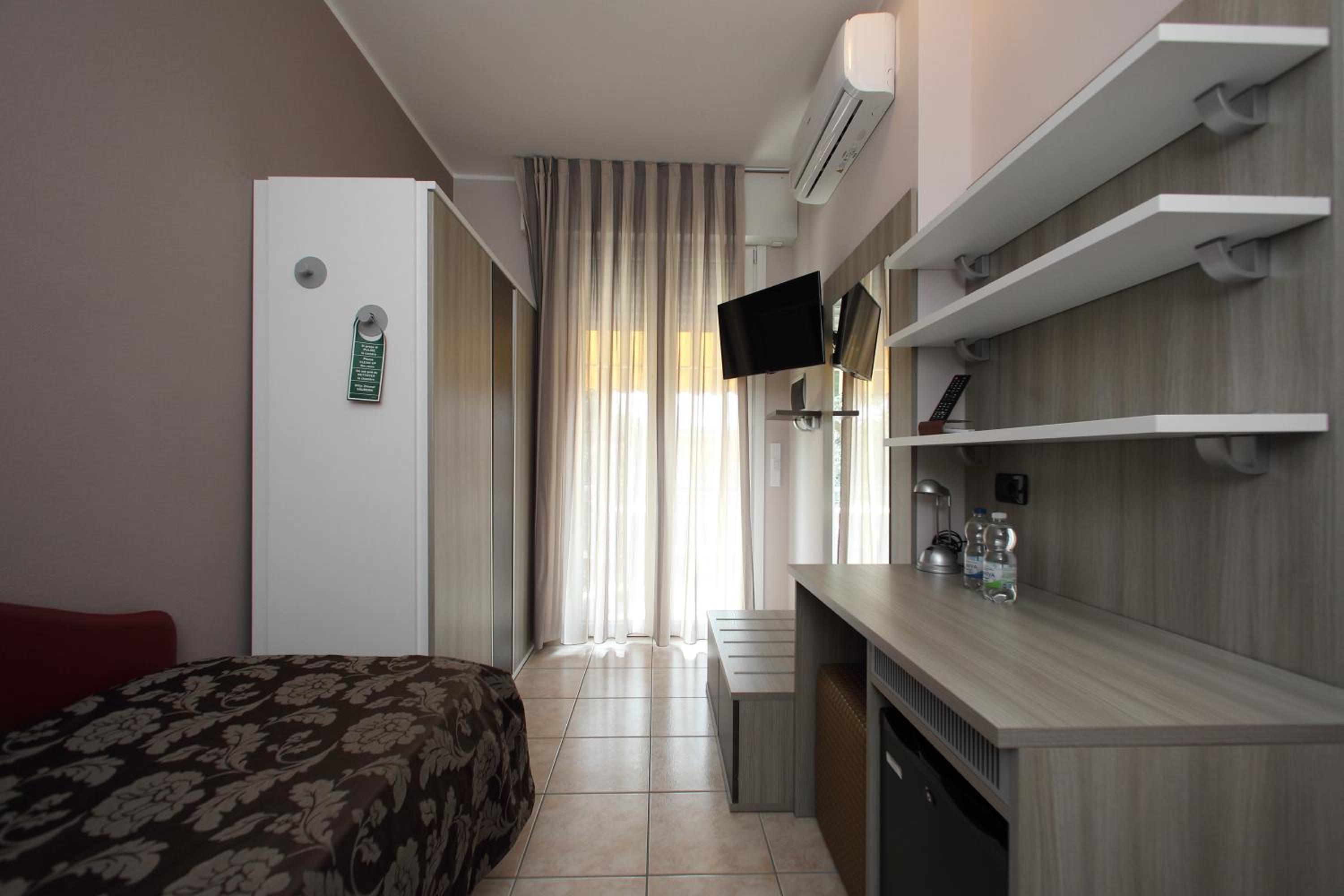 Single Room with Balcony and Garden View photo 2