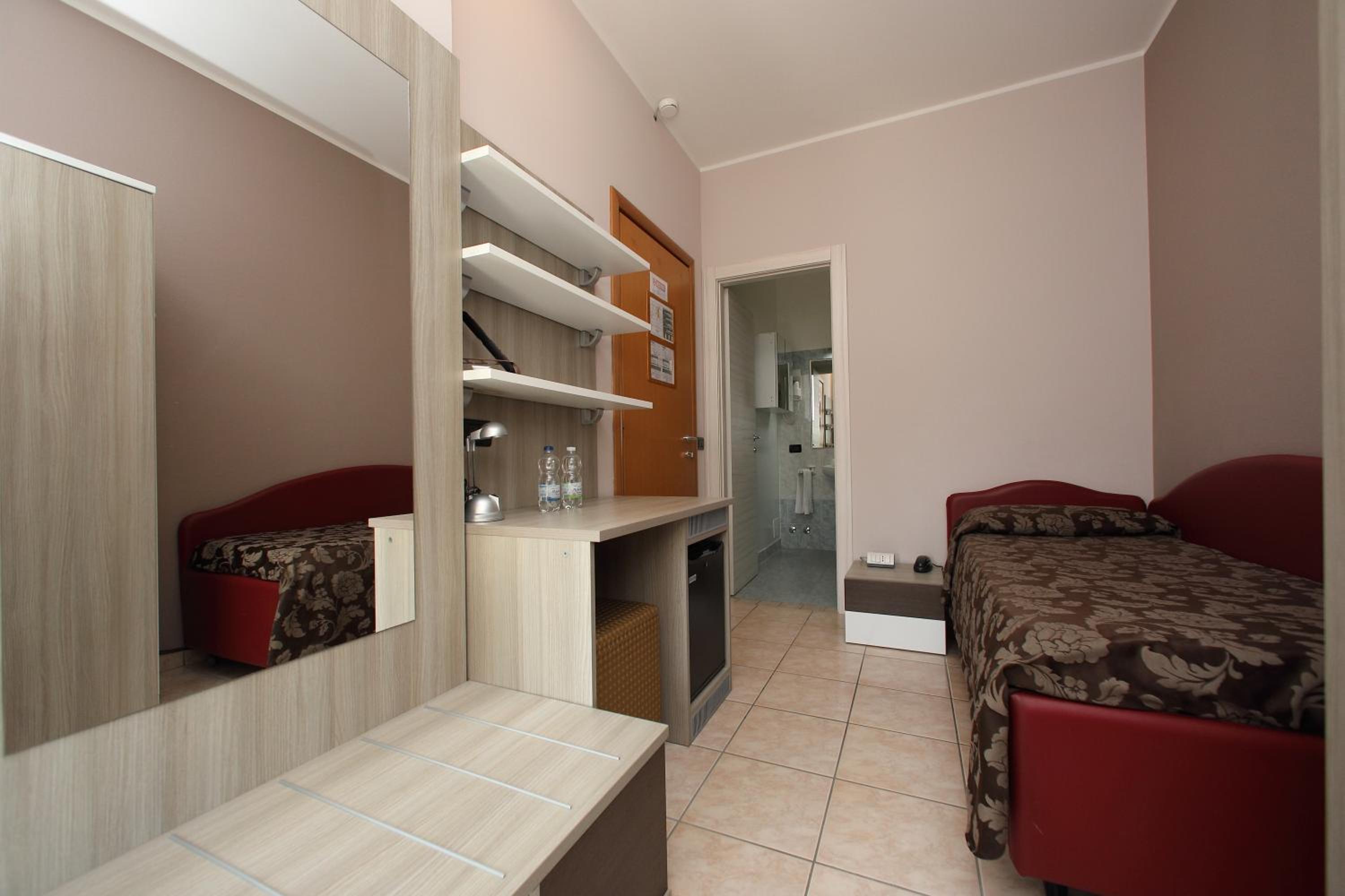 Single Room with Balcony and Garden View photo 3