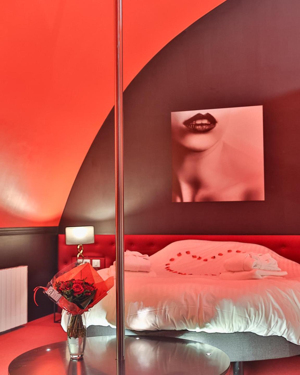 Suite - Photo 19