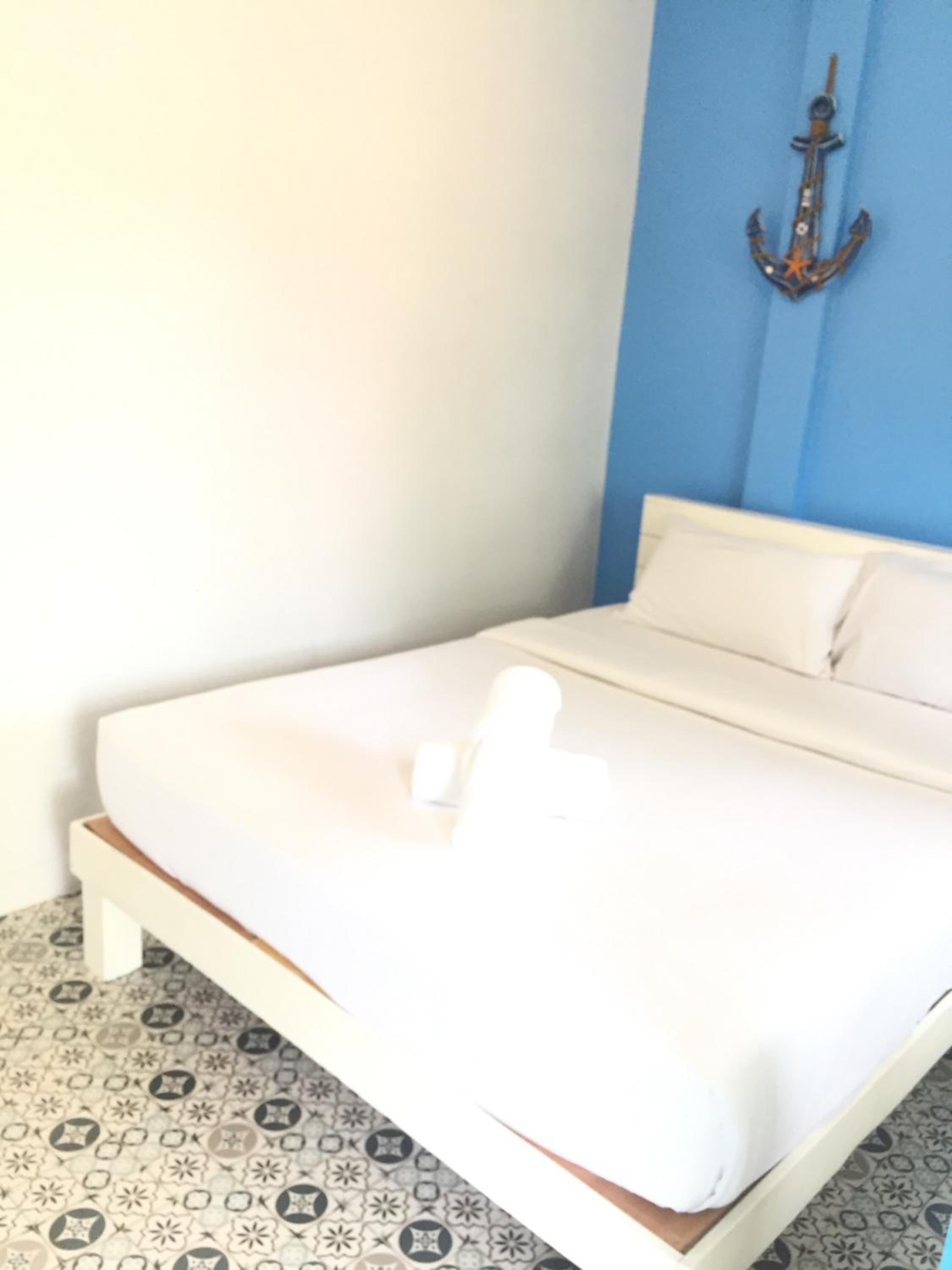 Standard Double Room - Photo 8