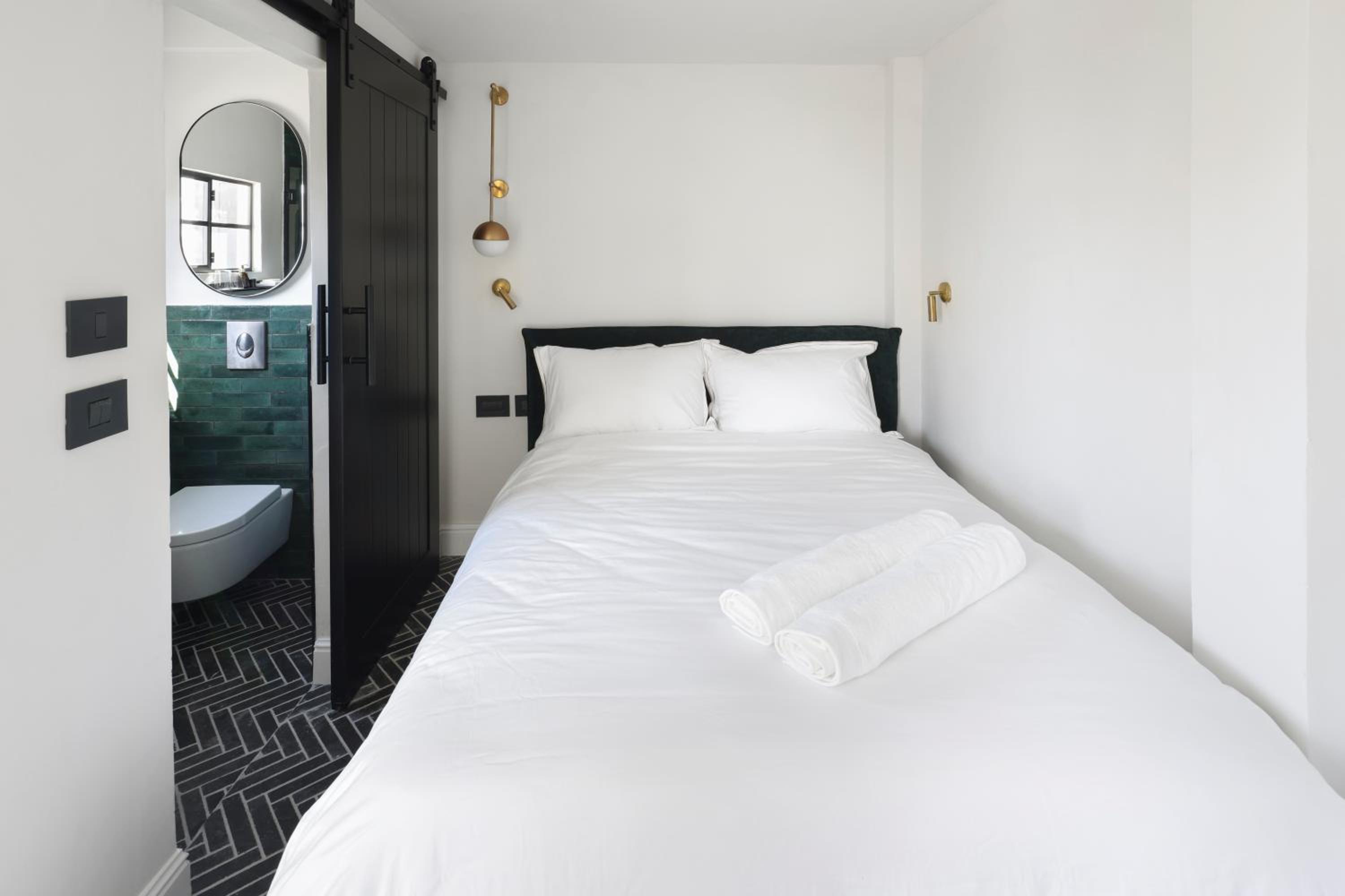 Mini Premium Room with Rooftop & Outdoor Bath - Photo 10