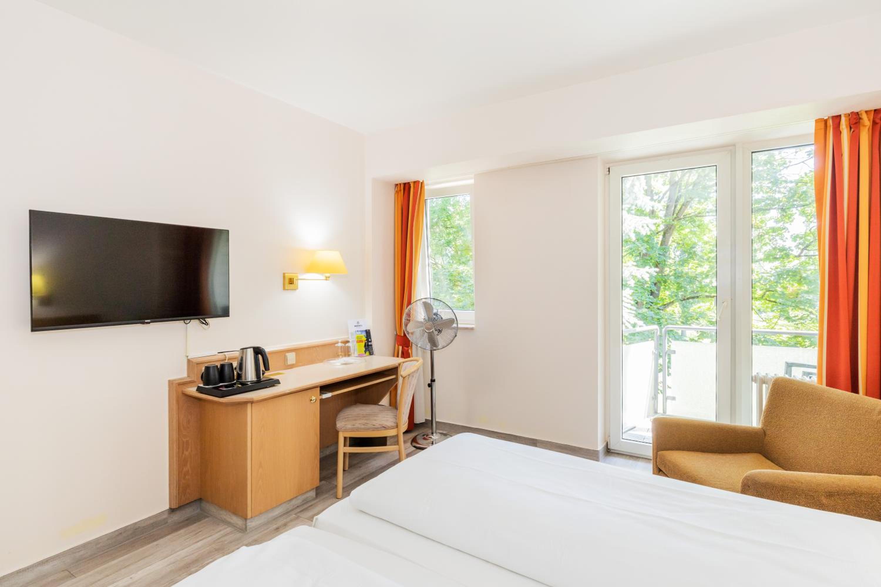 Standard Double Room - Photo 8