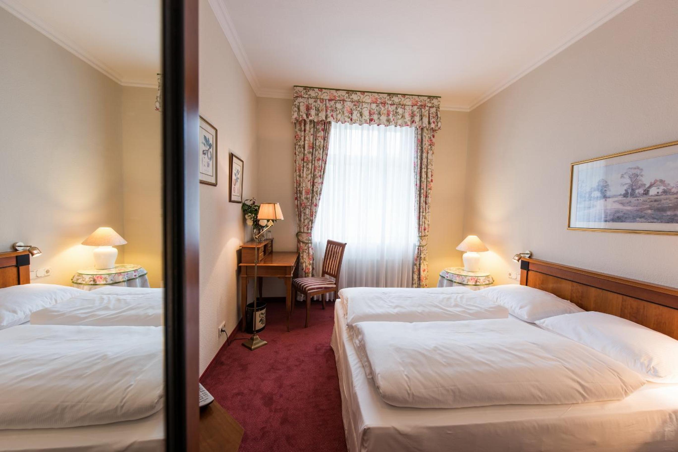 Small Double Room - Photo 3