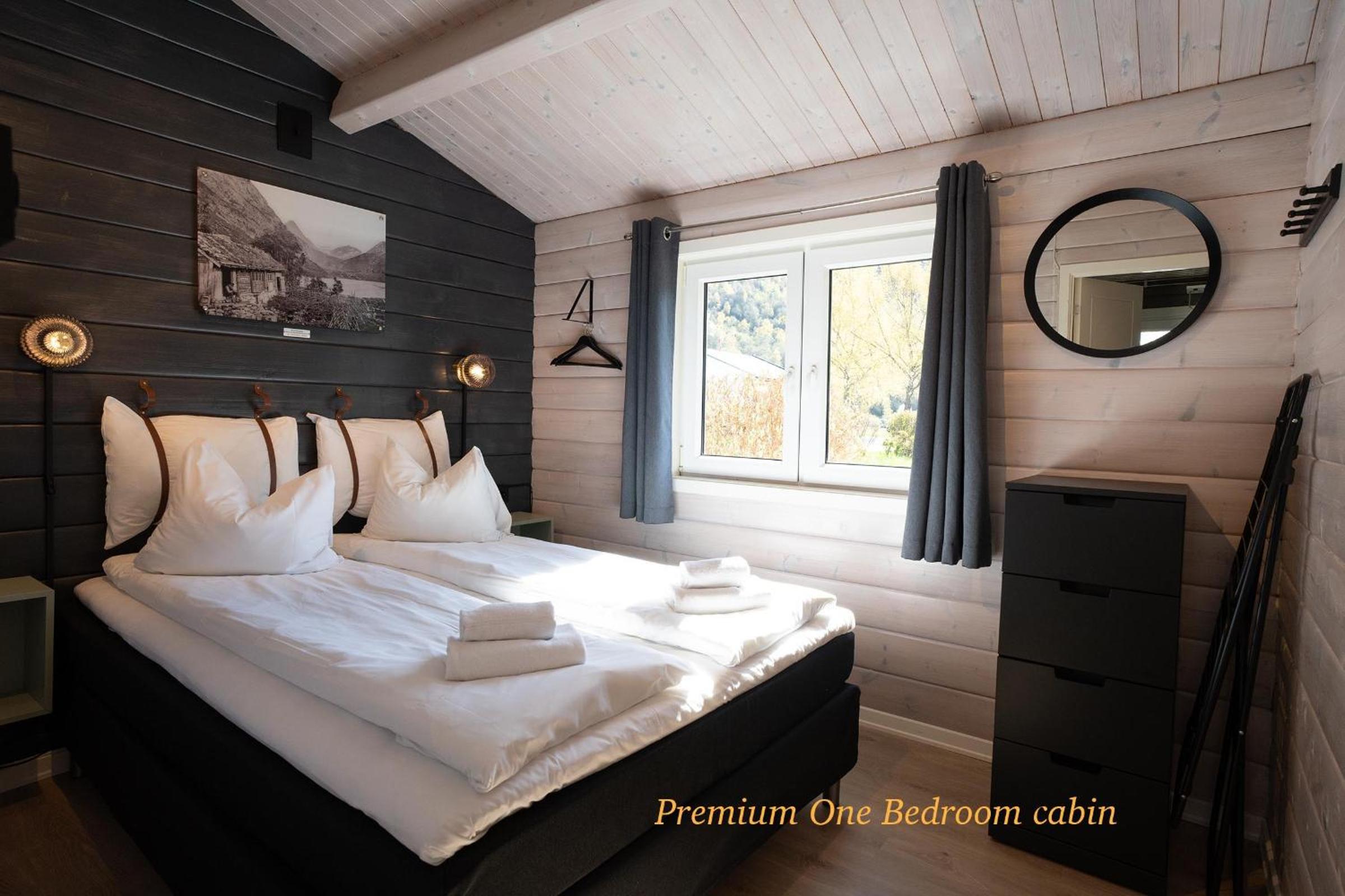 Premium One-Bedroom Cottage with linen photo 1