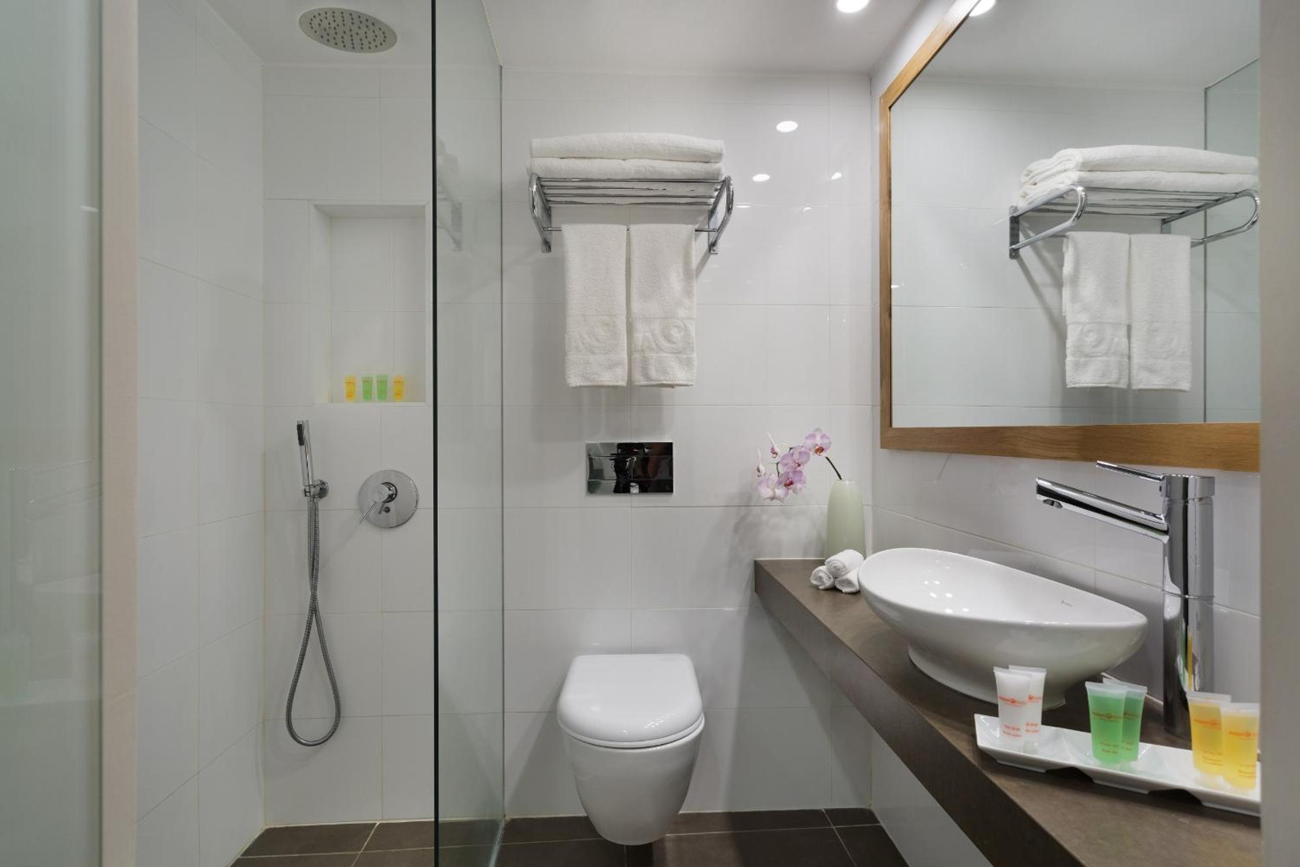 Classic Double or Twin Room with Sea View photo 3