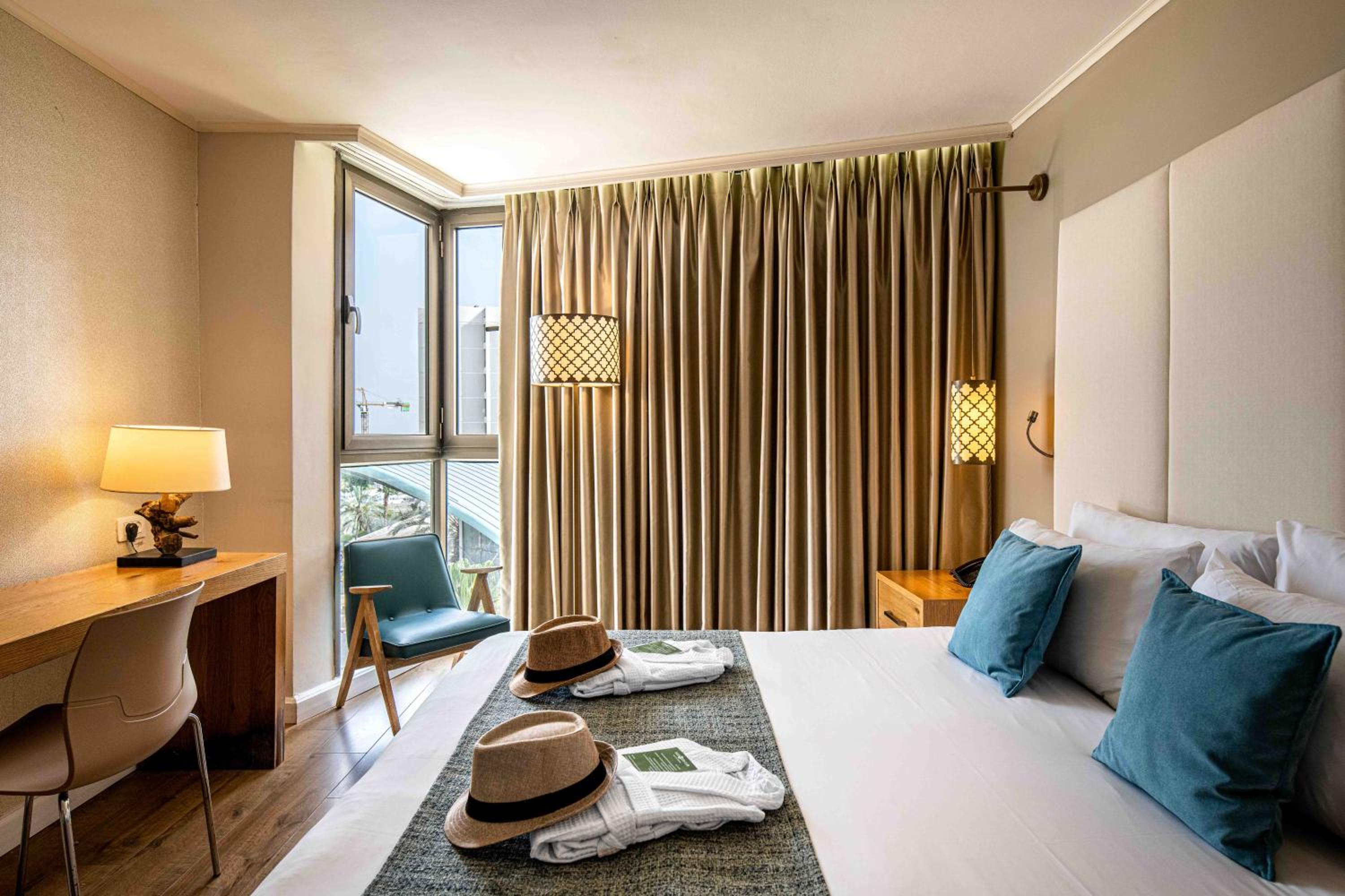 Classic Double or Twin Room with Sea View photo 1