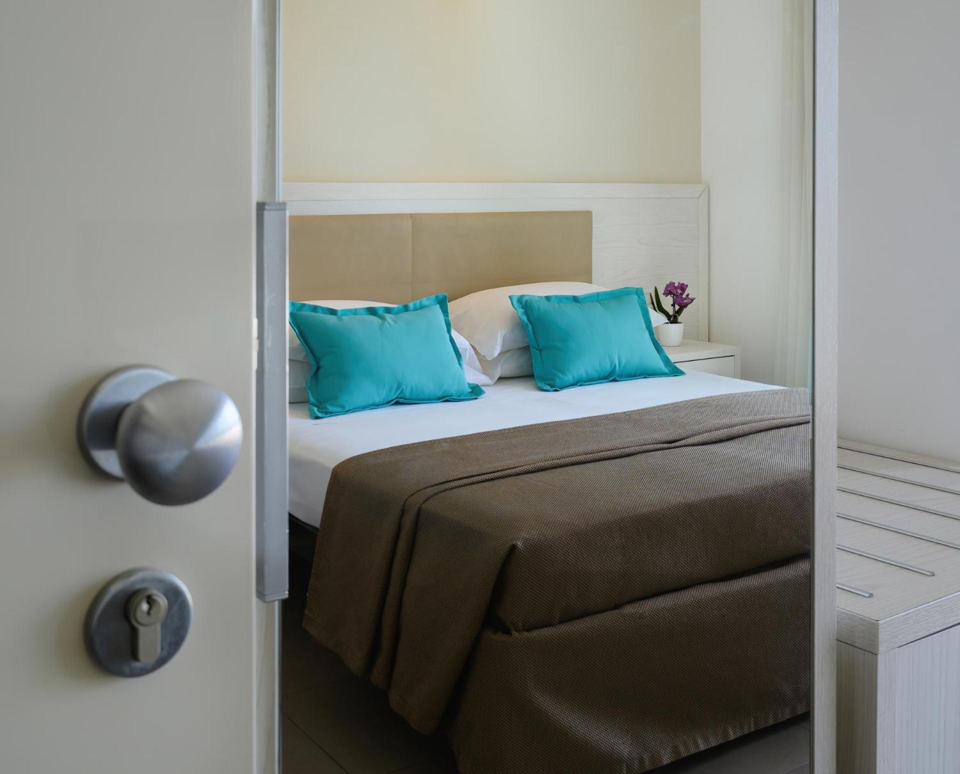 Double or Twin Room with Sea View
