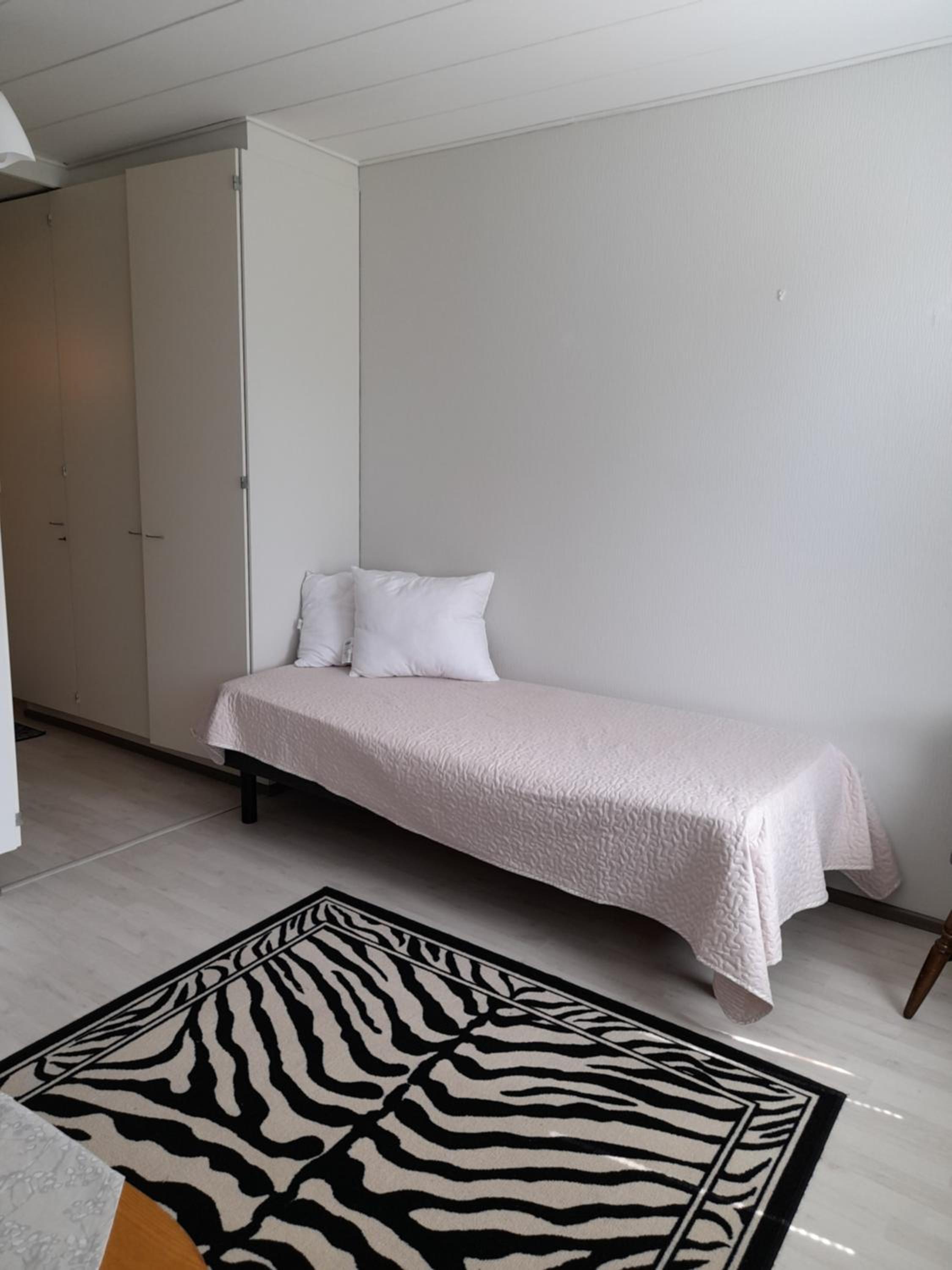 One-Bedroom Apartment - Photo 5
