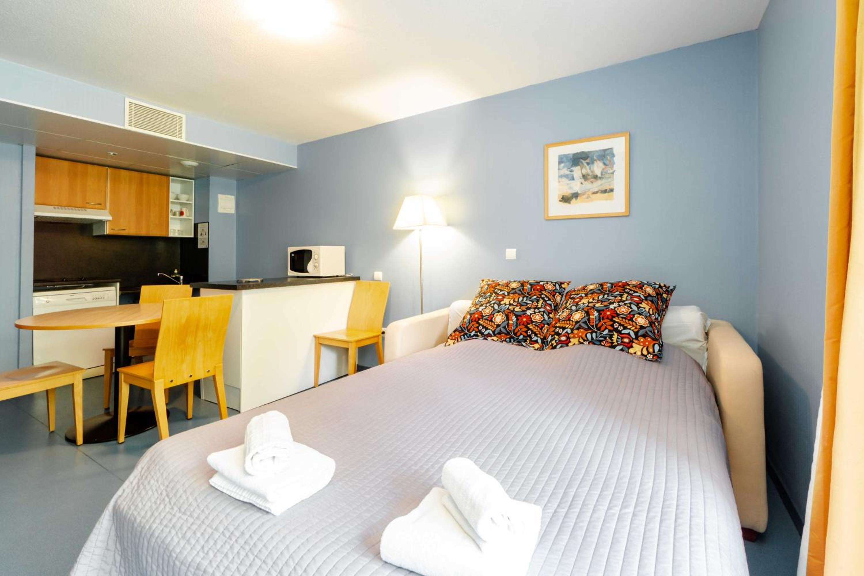 One-Bedroom Apartment (4 Adults) - Photo 10