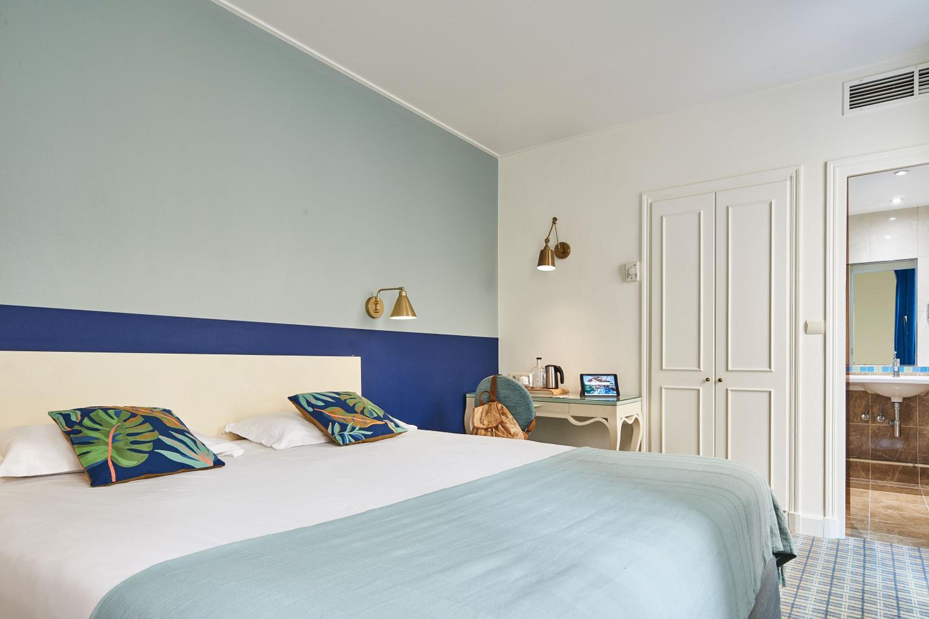 Superior Double or Twin Room photo 3