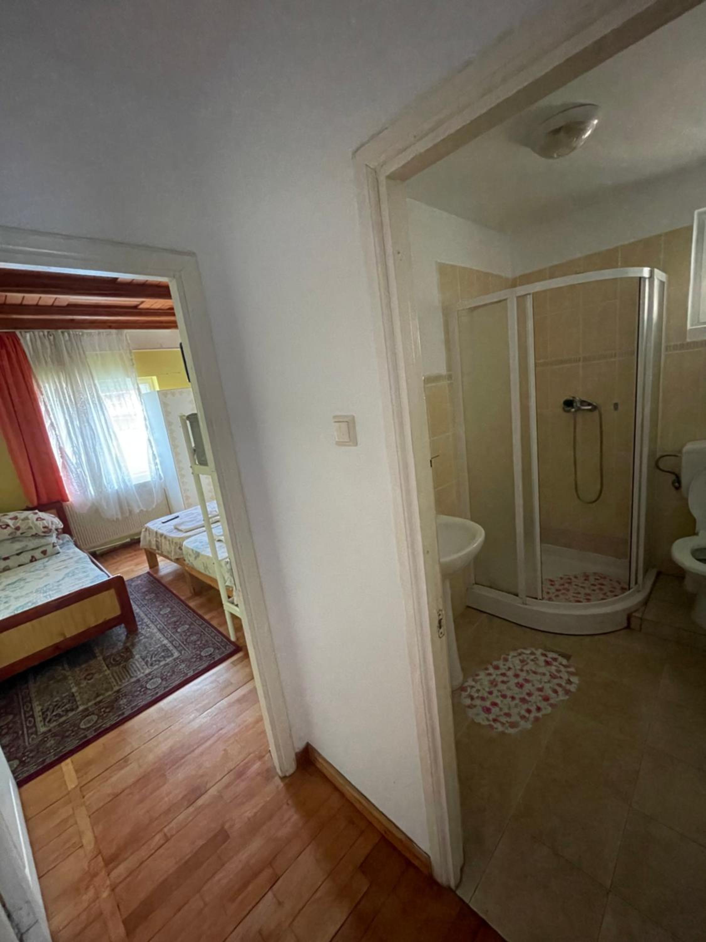 Family Room with Private Bathroom photo 3