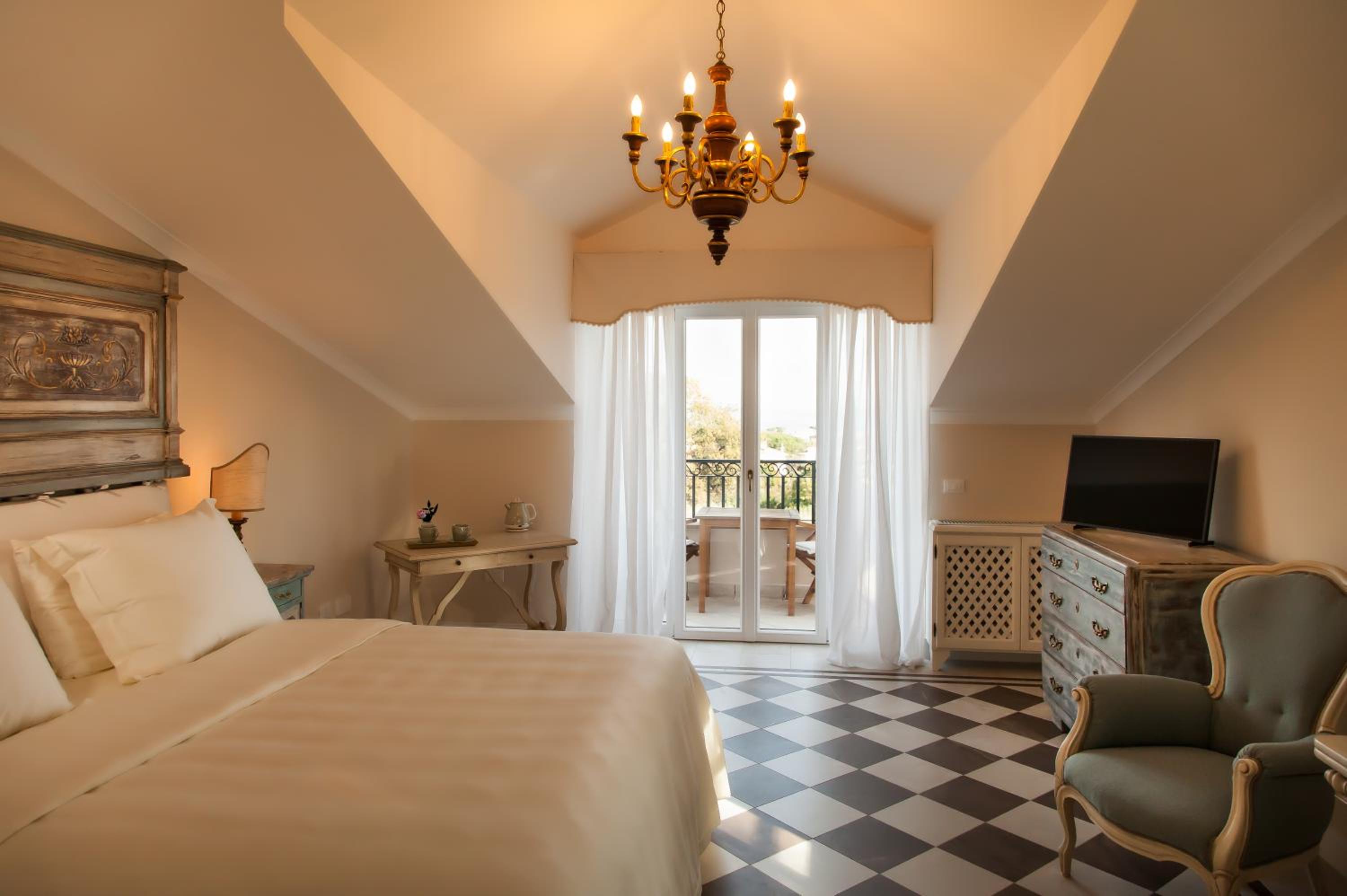 Double Room with Balcony - Photo 1