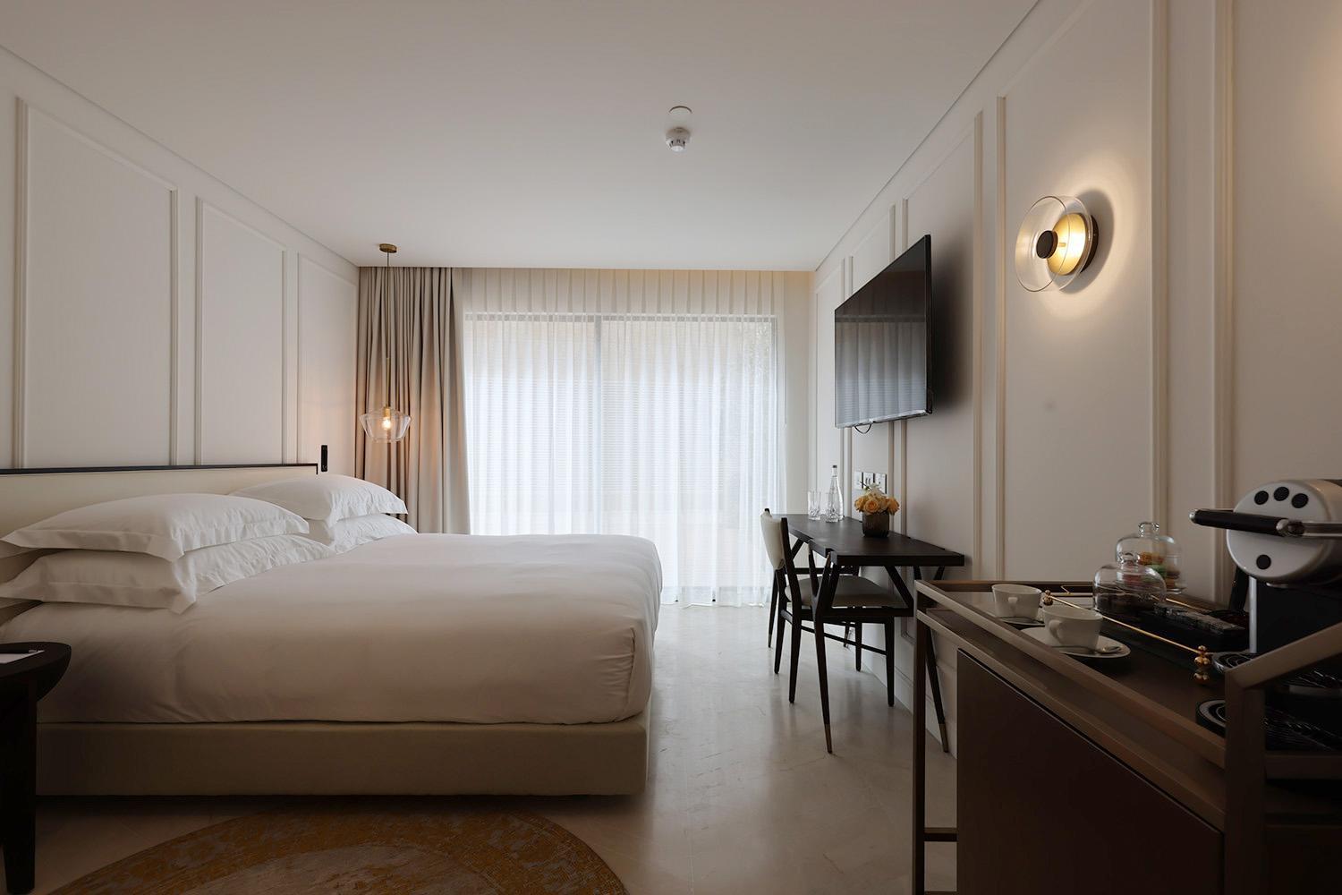 Superior Room with One King Bed or Twin Beds - Photo 10