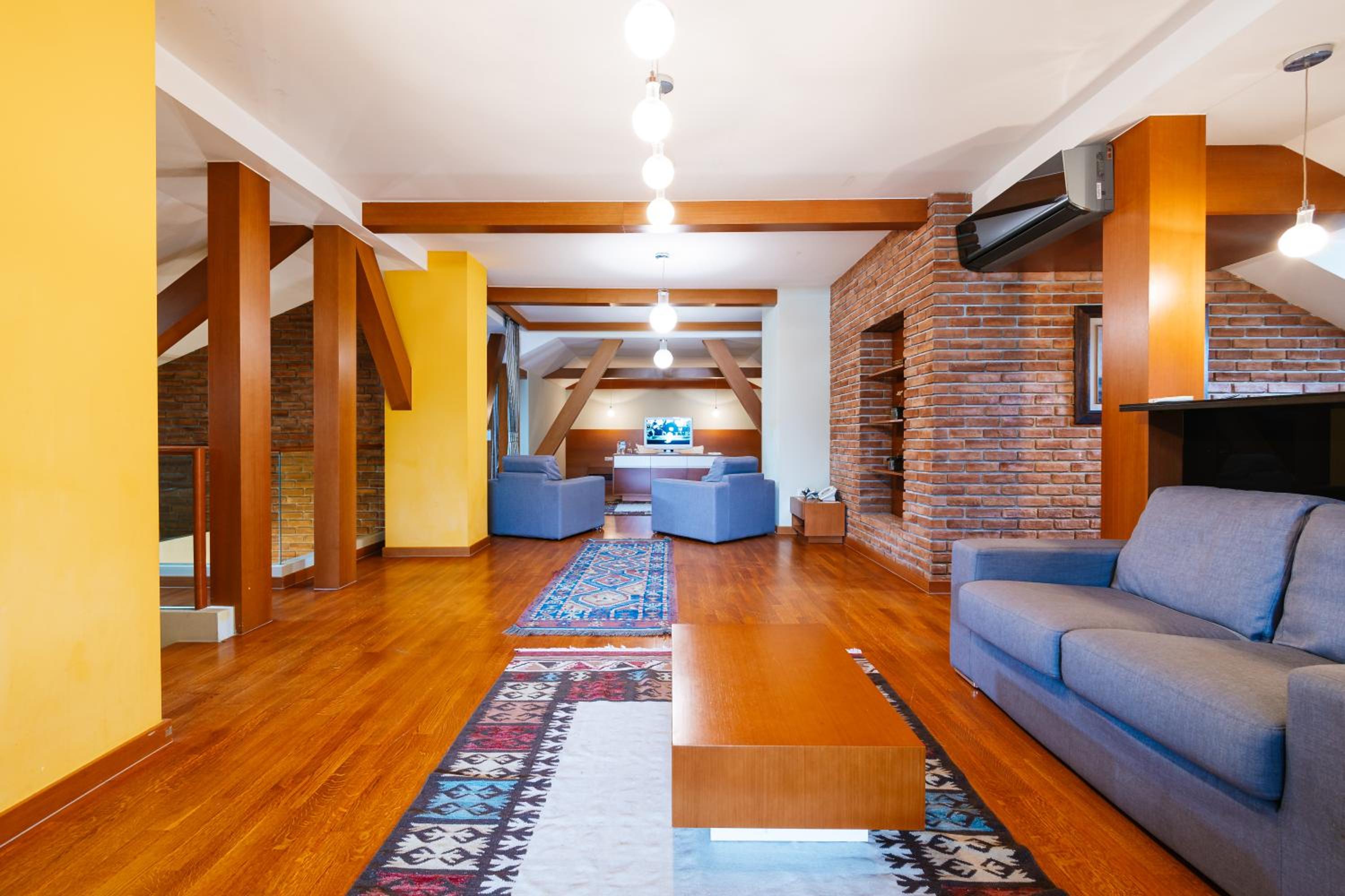 Deluxe Penthouse Suite