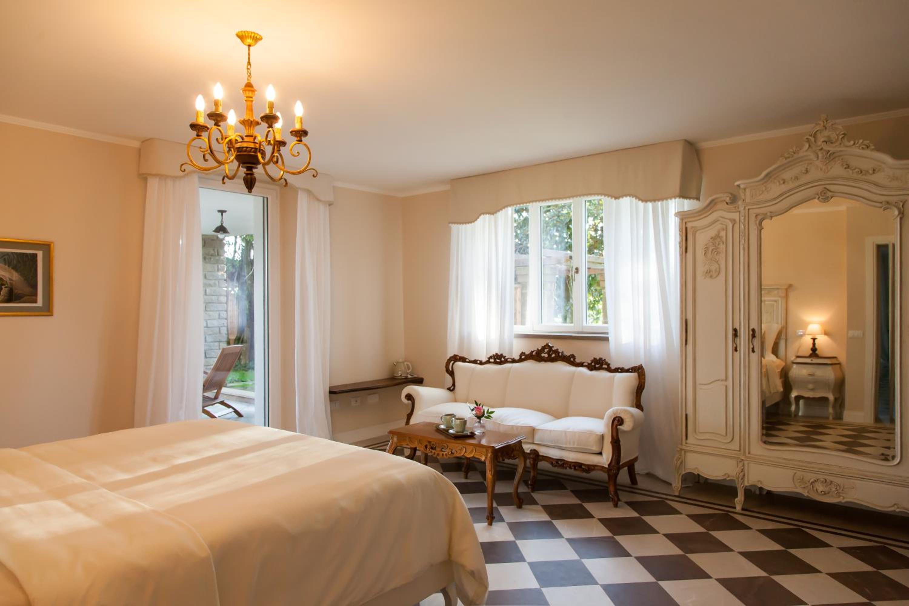 Double Room with Spa Bath - Photo 5