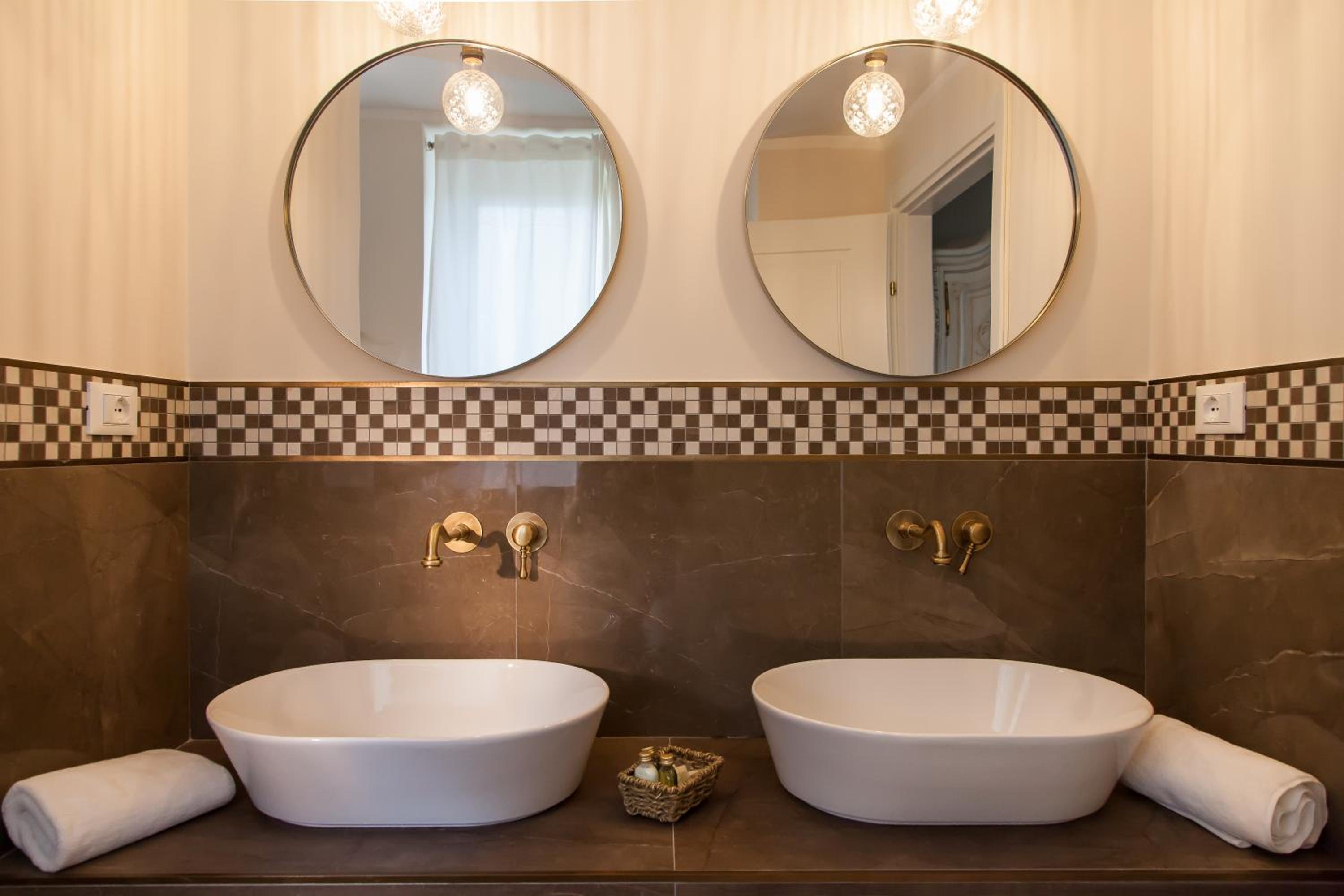 Double Room with Spa Bath - Photo 2