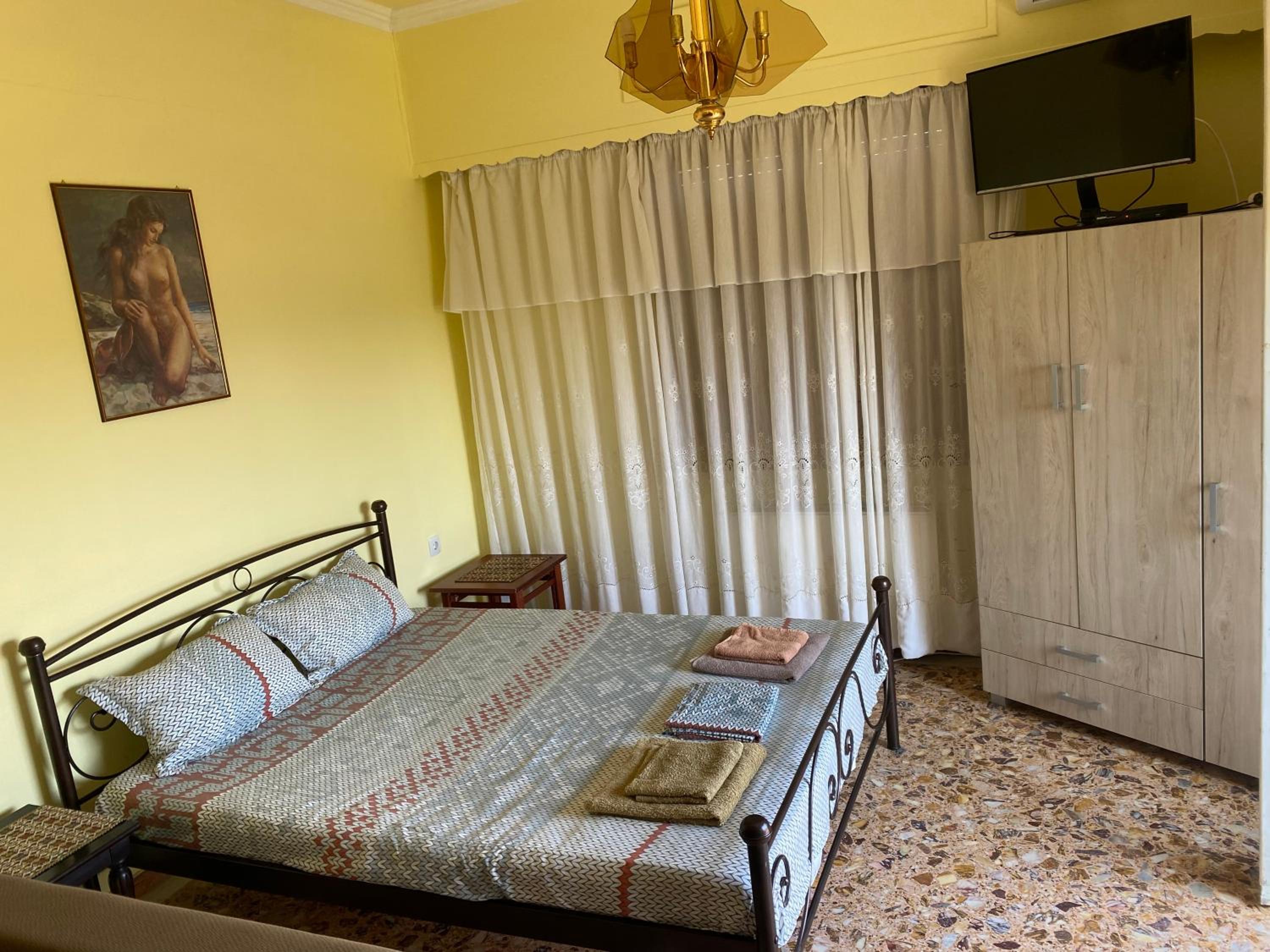 Studio Apartment - Photo 4