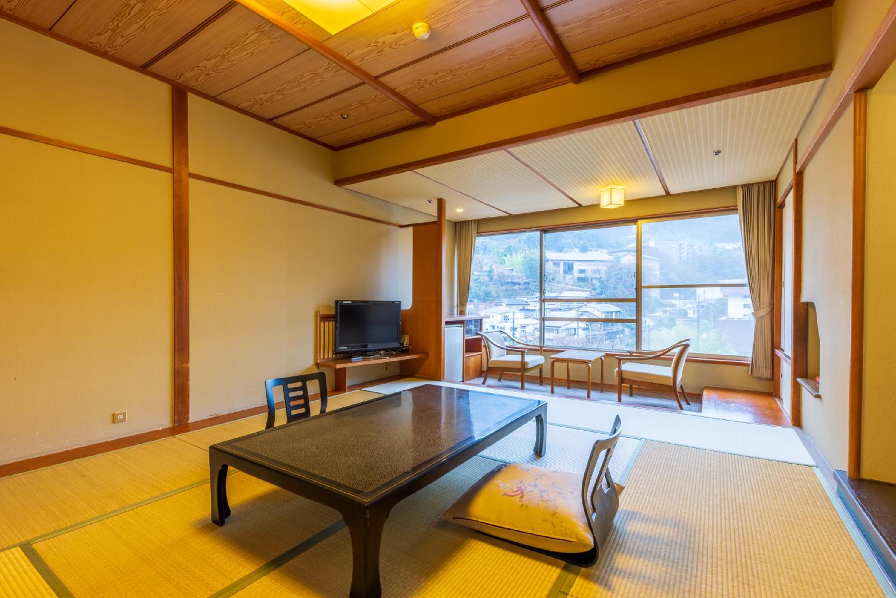 Japanese-Style Standard Room with River View - Photo 3