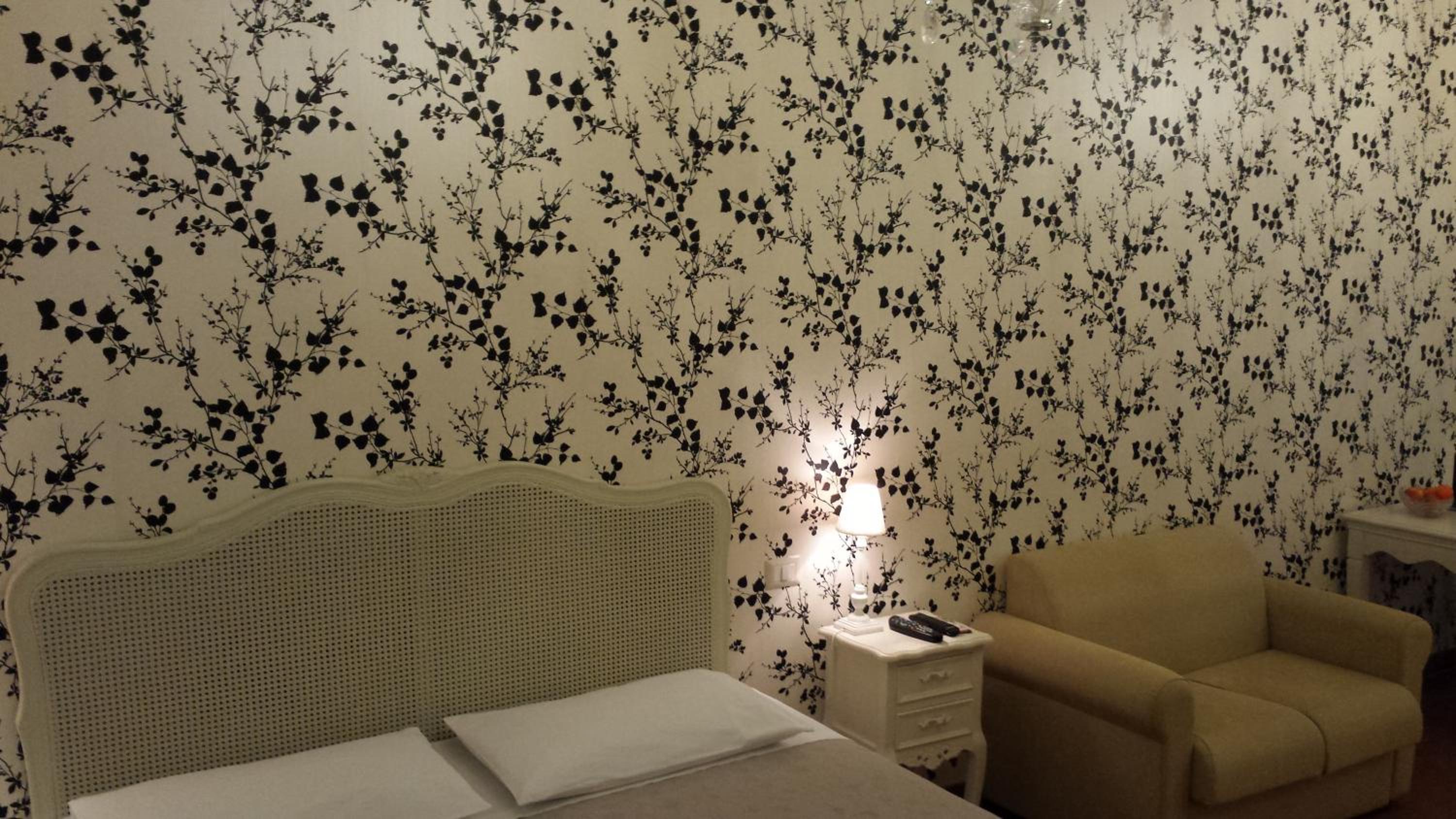 Large Double or Twin Room photo 1