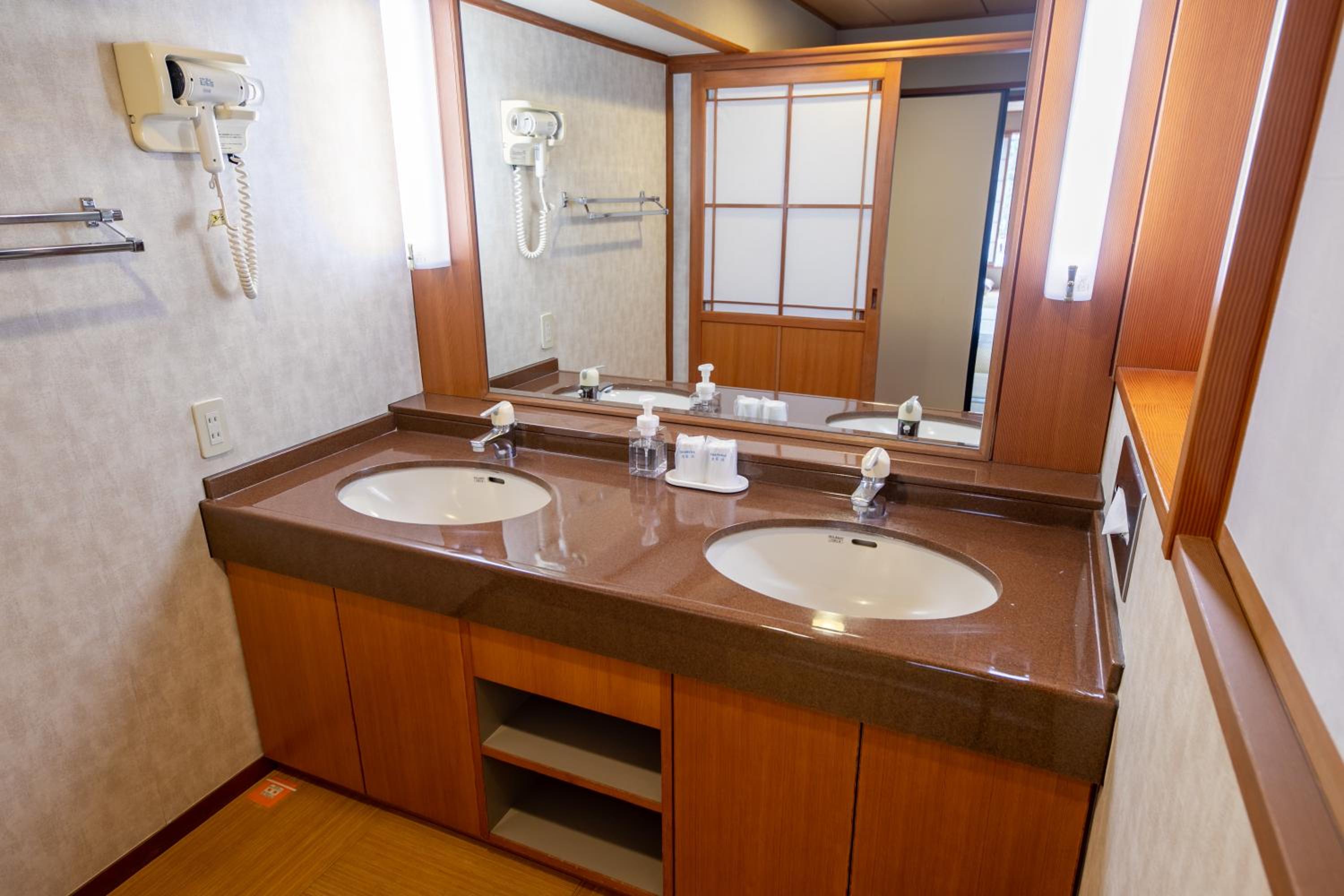 Japanese-Style Room with Open Air Bath - Photo 3