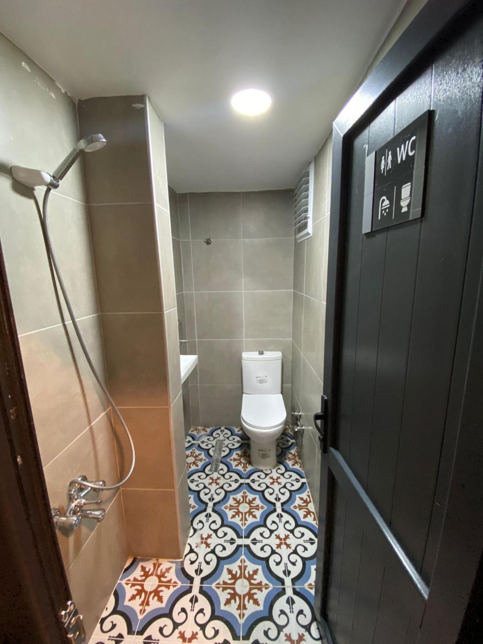 Single Room with Shared Shower and Toilet photo 3