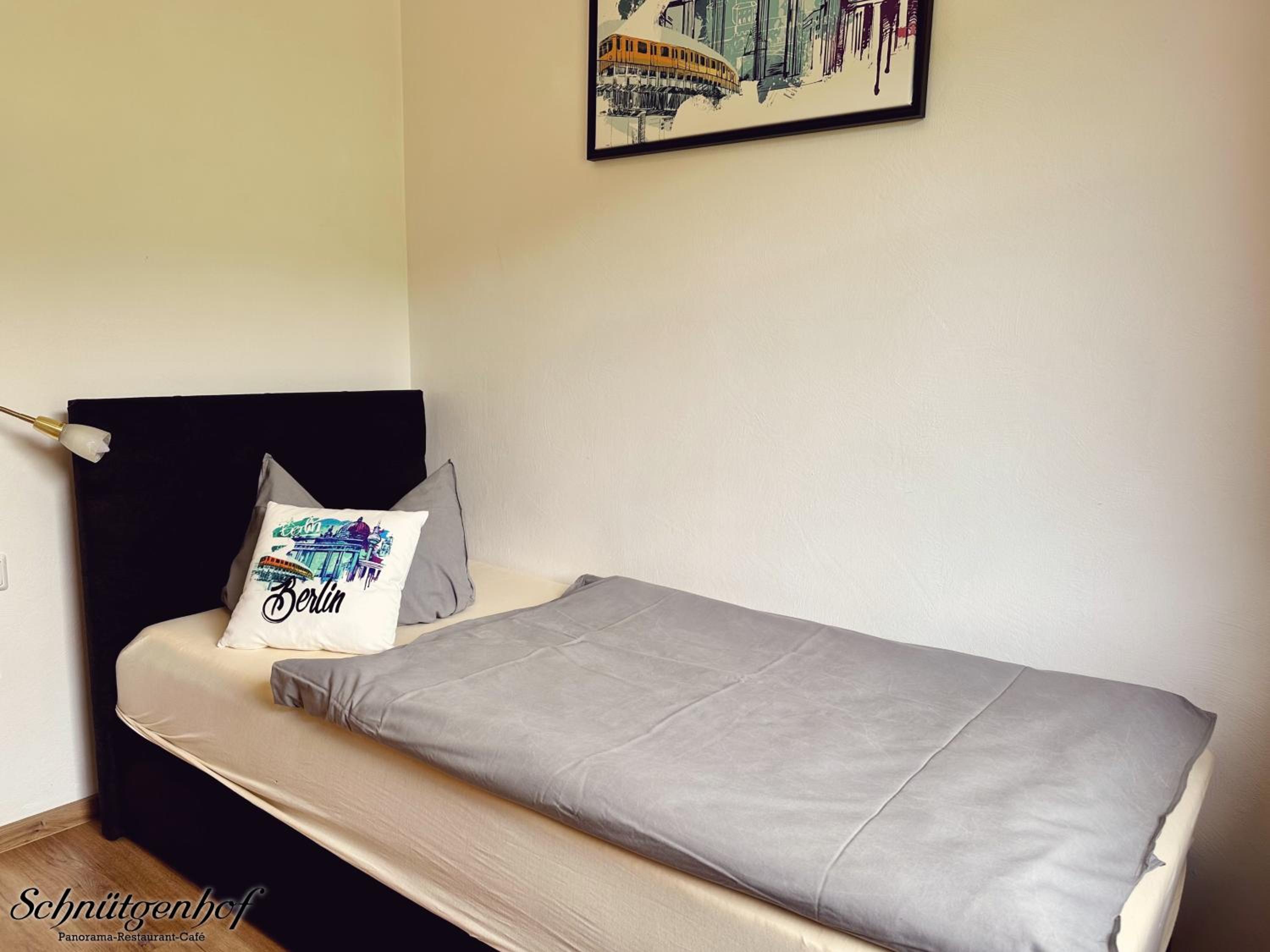 Single Room with Bath photo 2