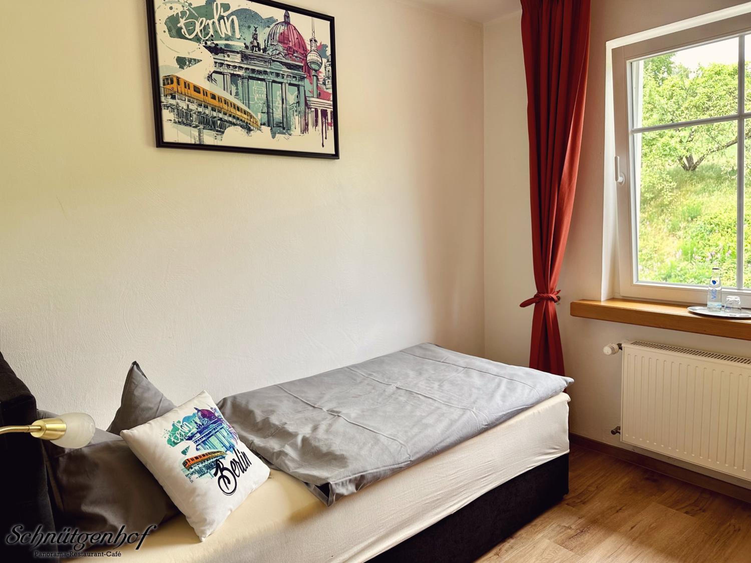 Single Room with Bath photo 1