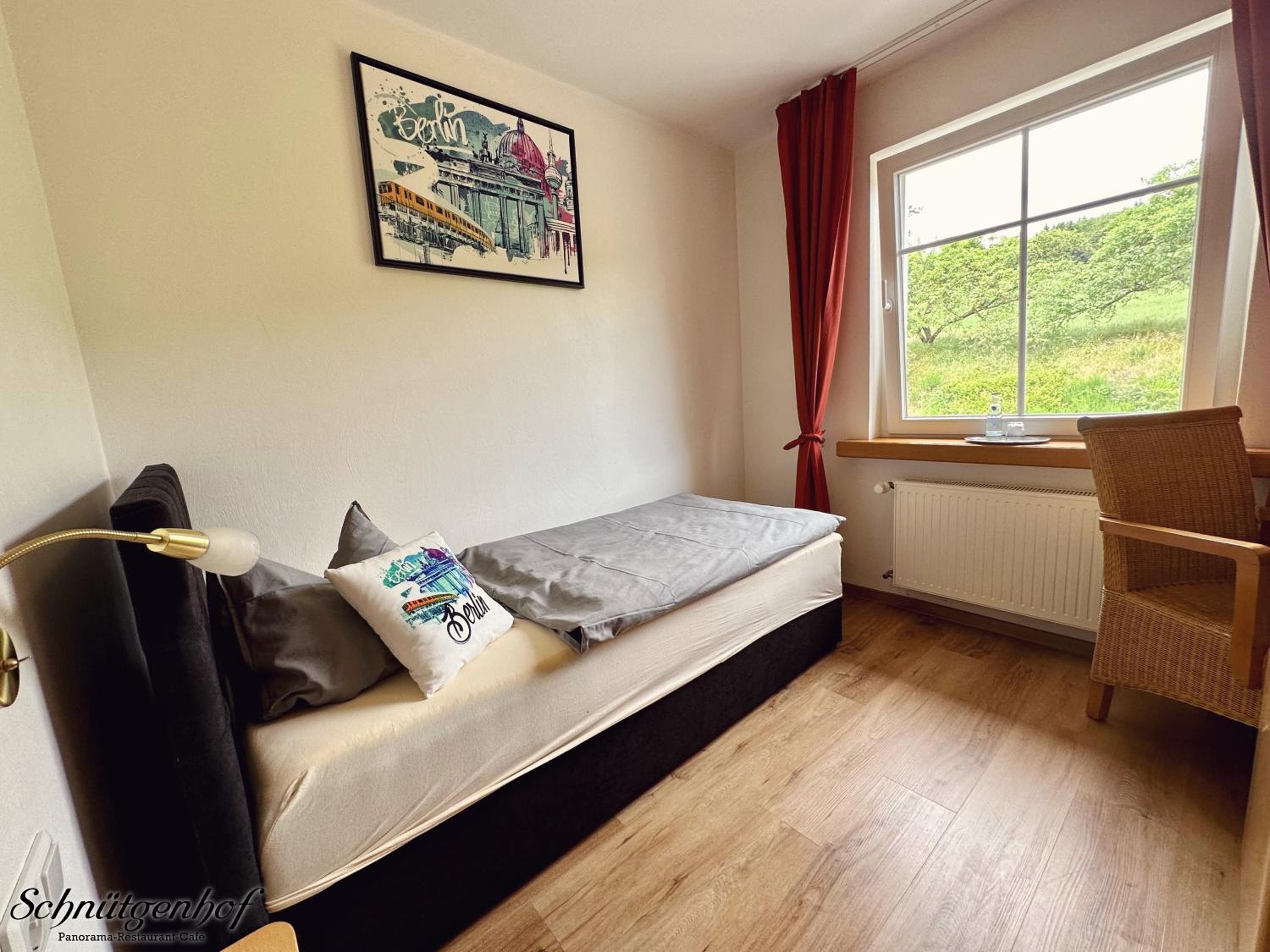 Single Room with Bath photo 2