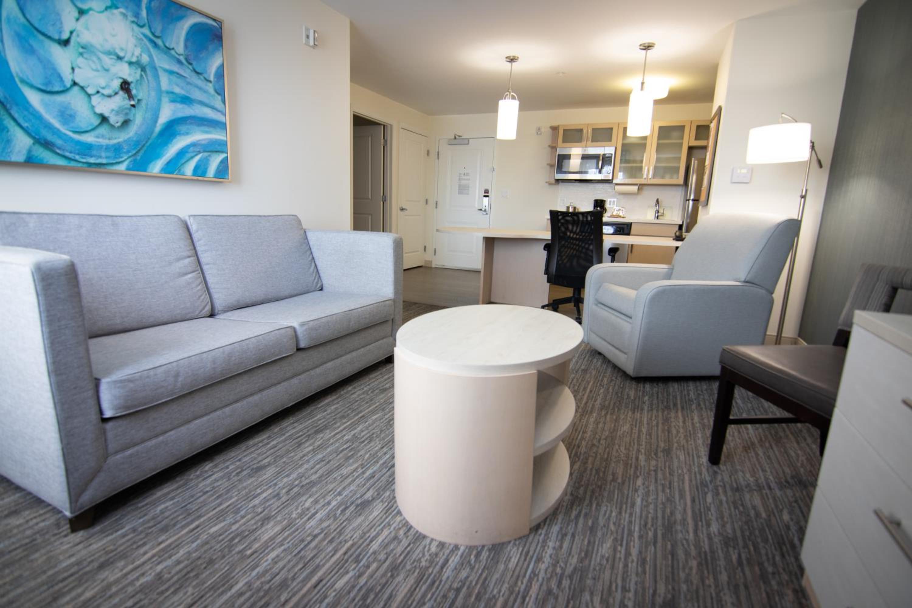 One-Bedroom Suite thumbnail 6