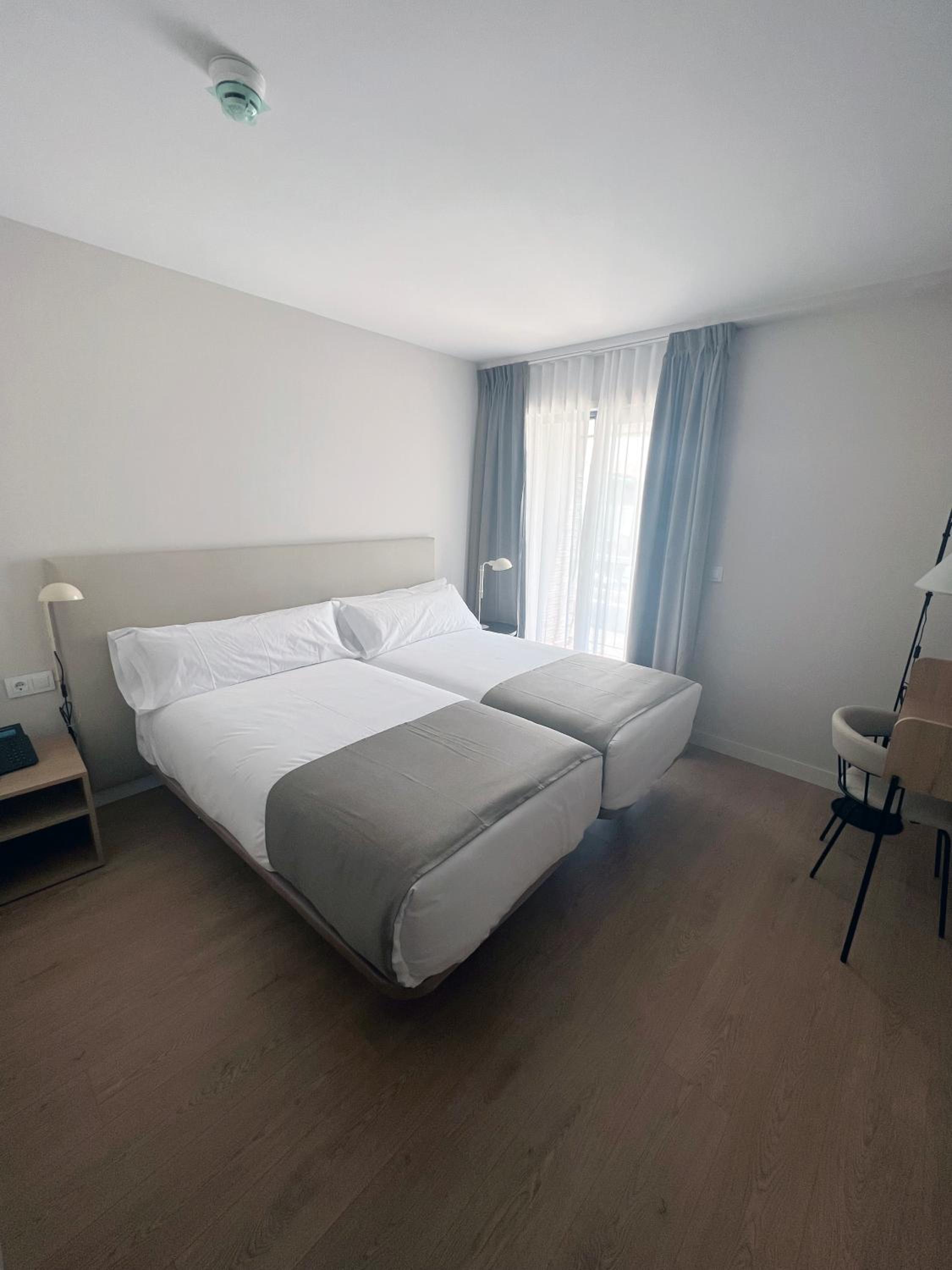 Habitación Doble con Vista a la Piscina