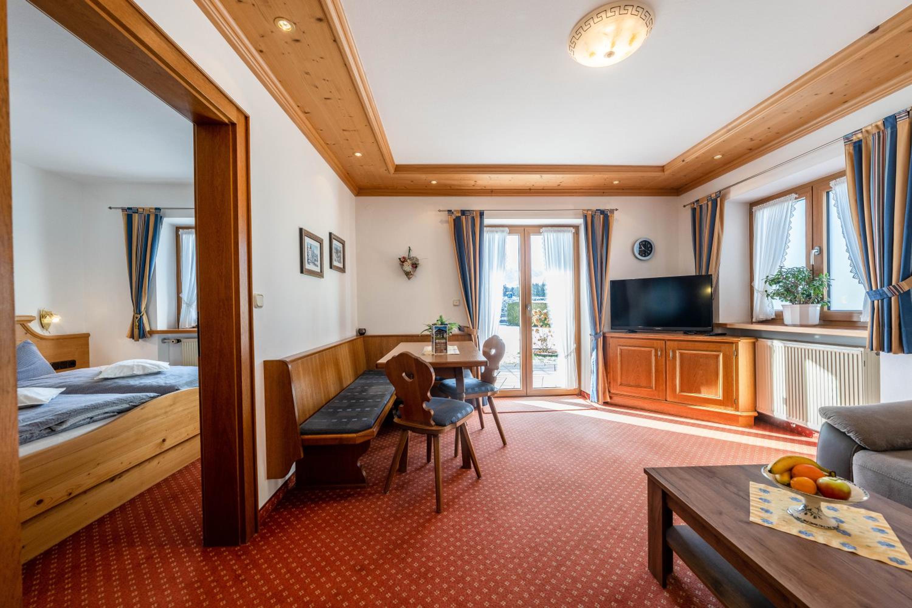 One-Bedroom Apartment with Garden View photo 2