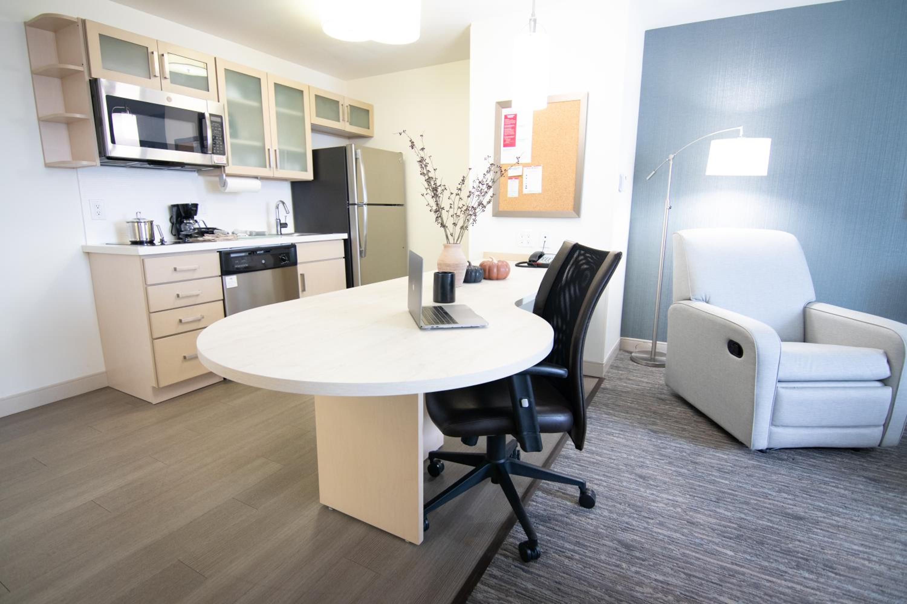 One-Bedroom Suite thumbnail 5