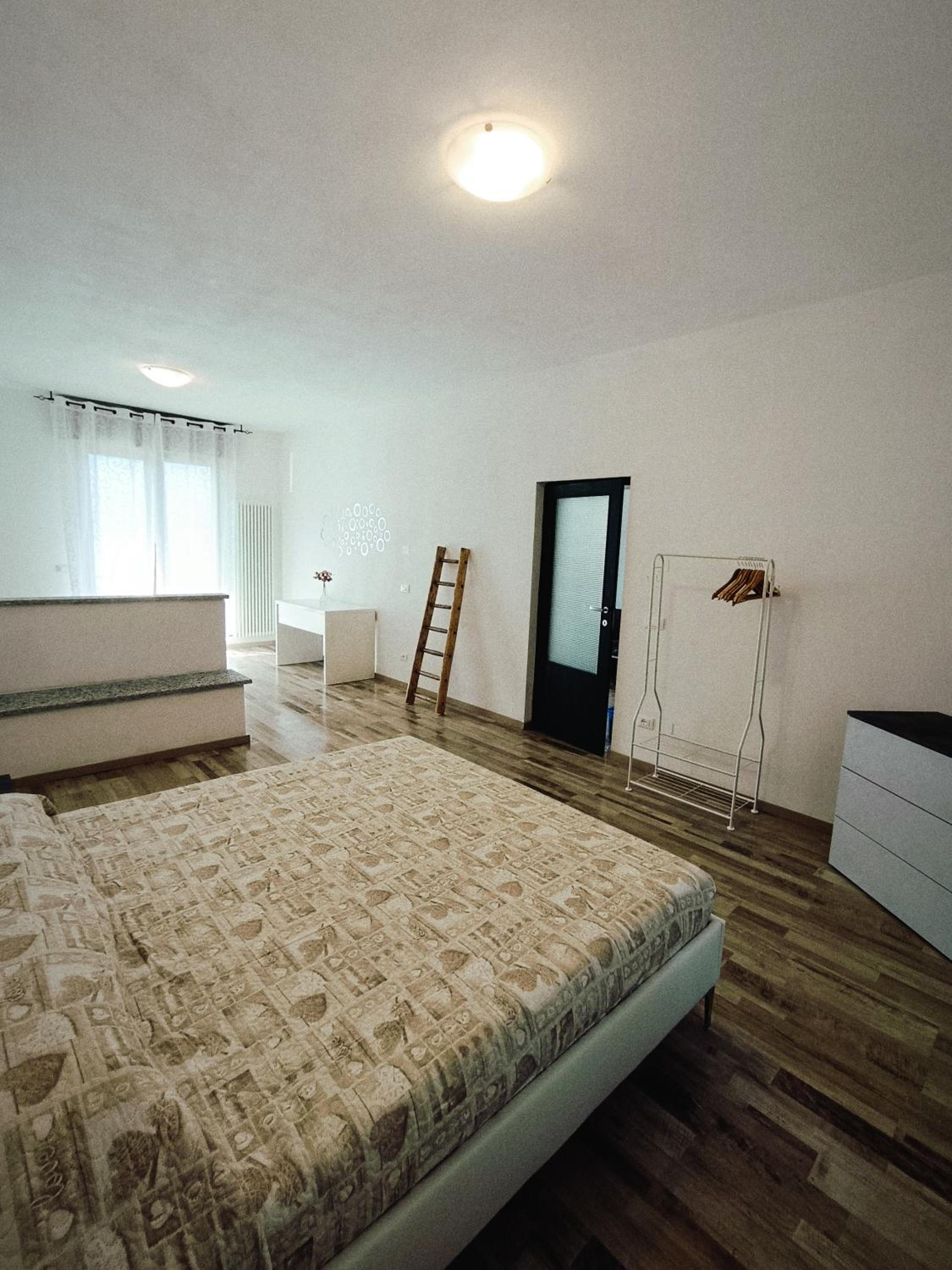 One-Bedroom Apartment photo 3