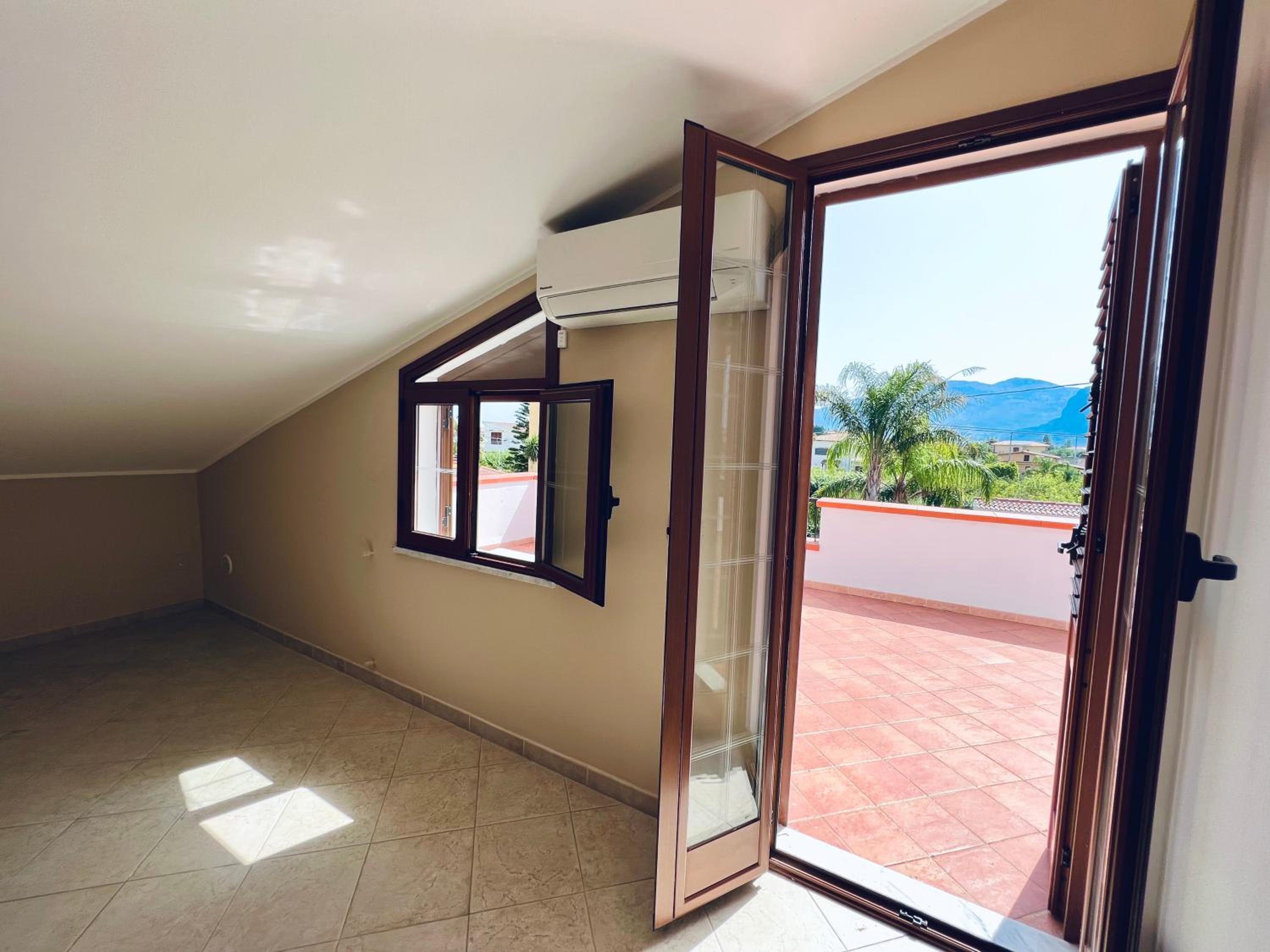 Villa photo 2