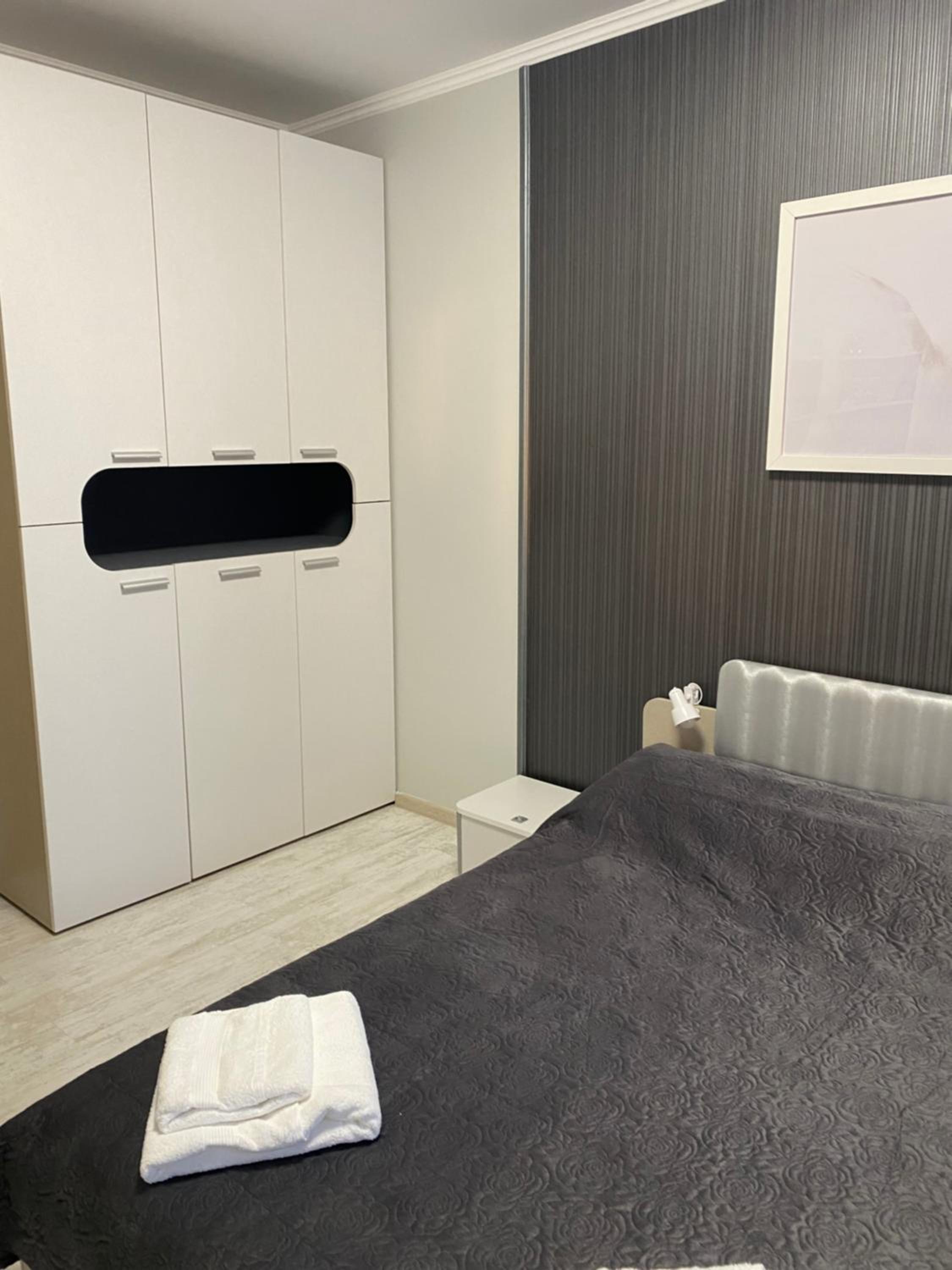 One-Bedroom Apartment photo 1