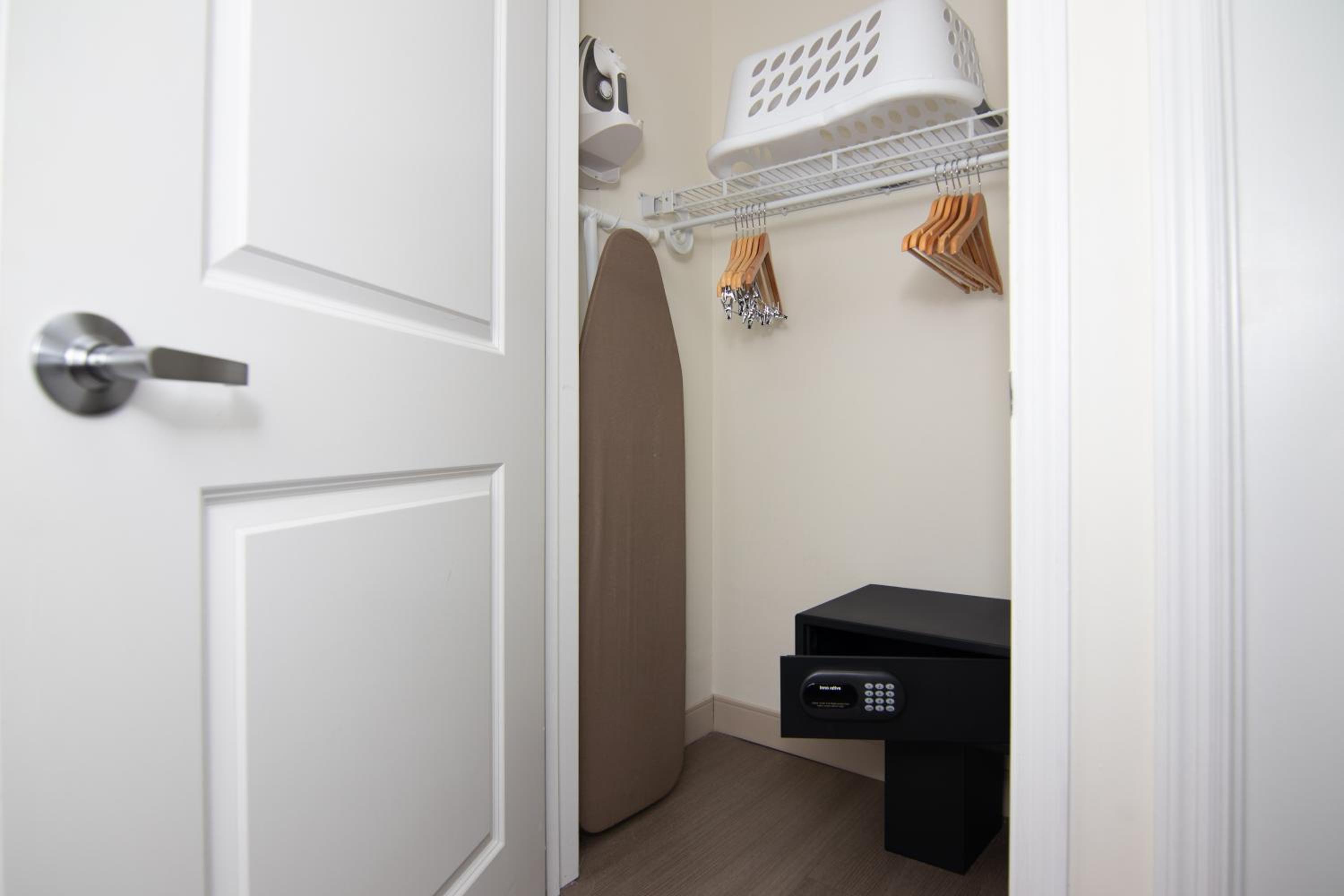 Studio Suite with Two Double Beds thumbnail 6