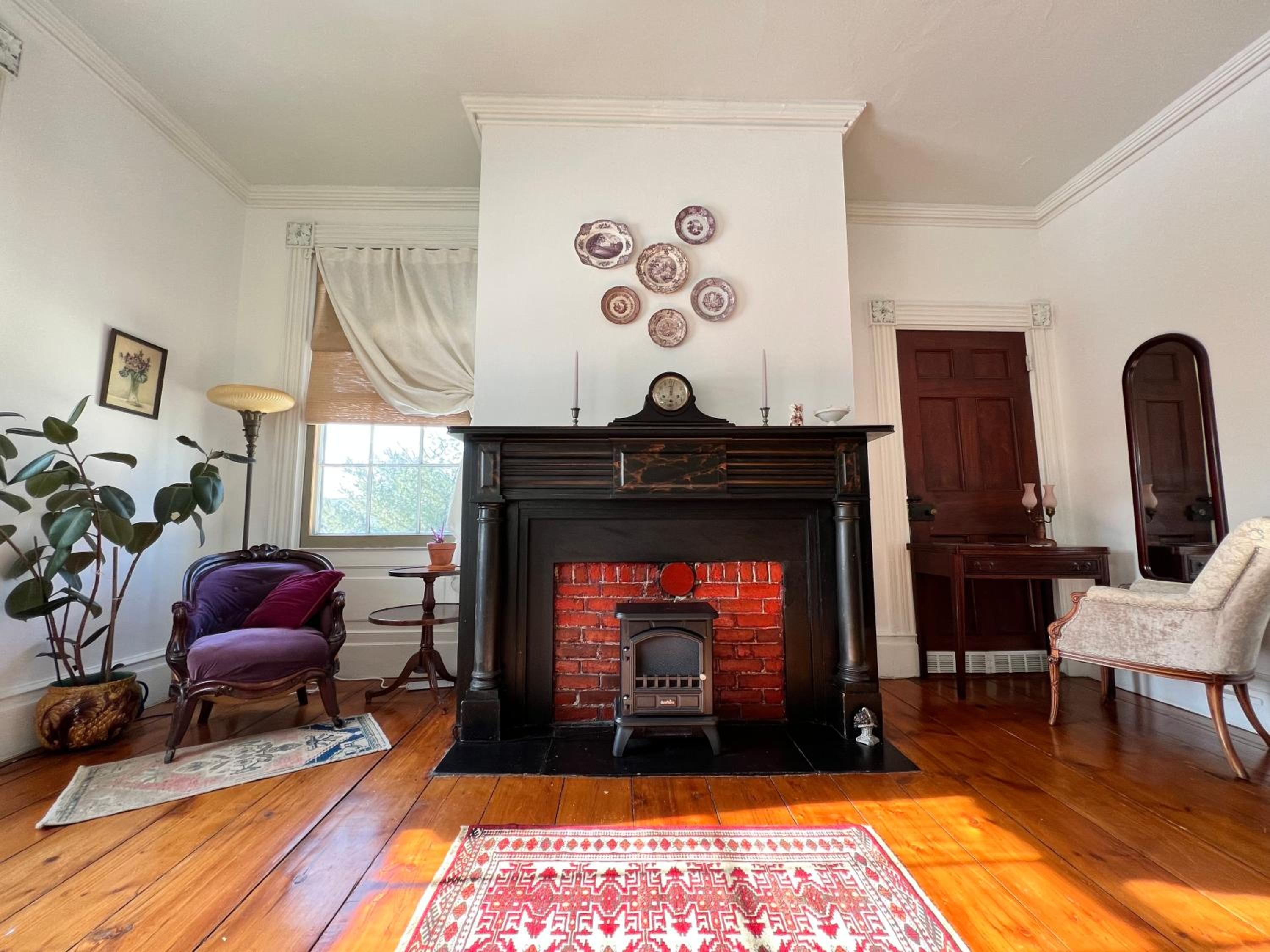 Deluxe King Suite photo 3