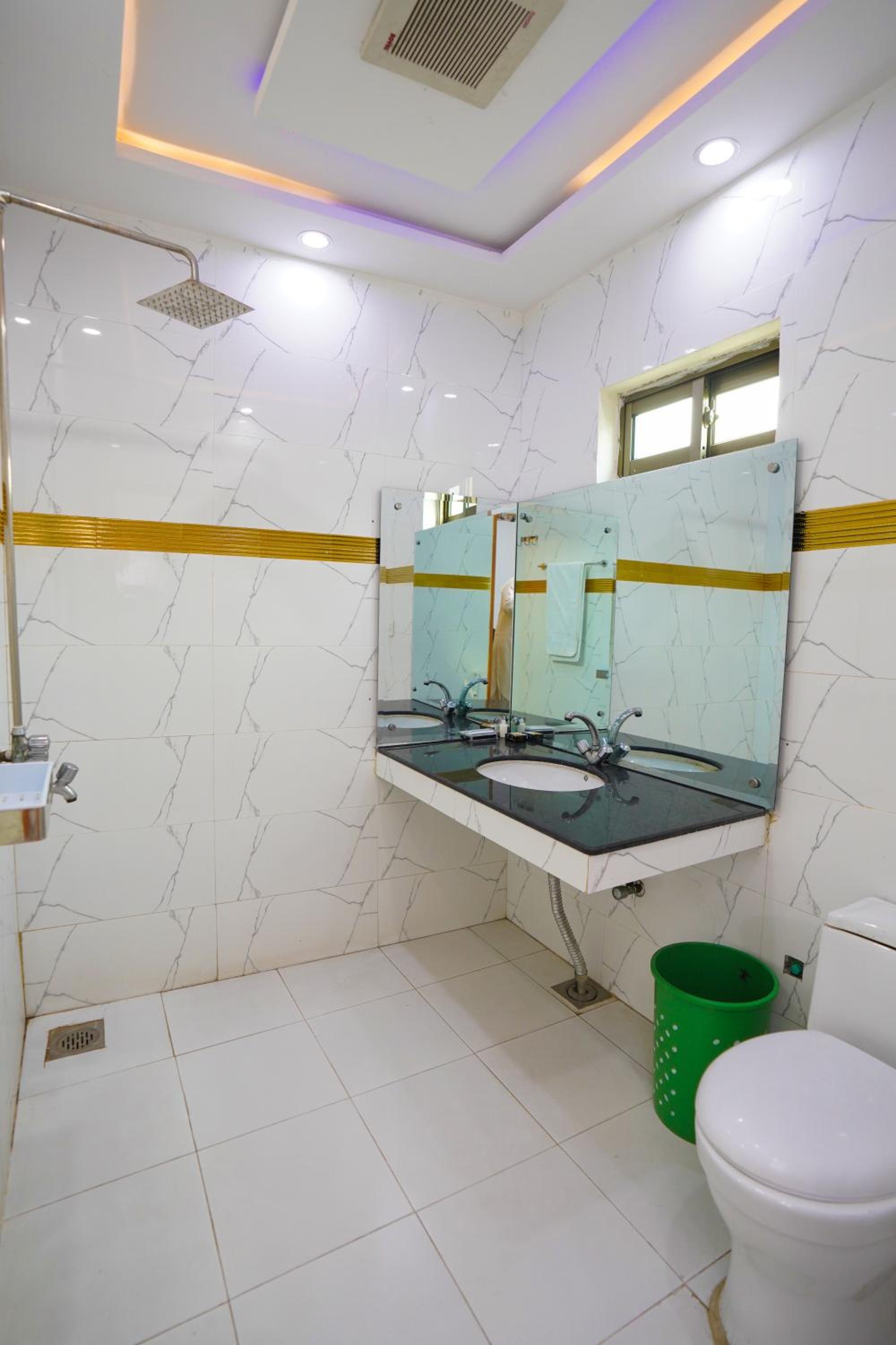 Deluxe Family Suite photo 1