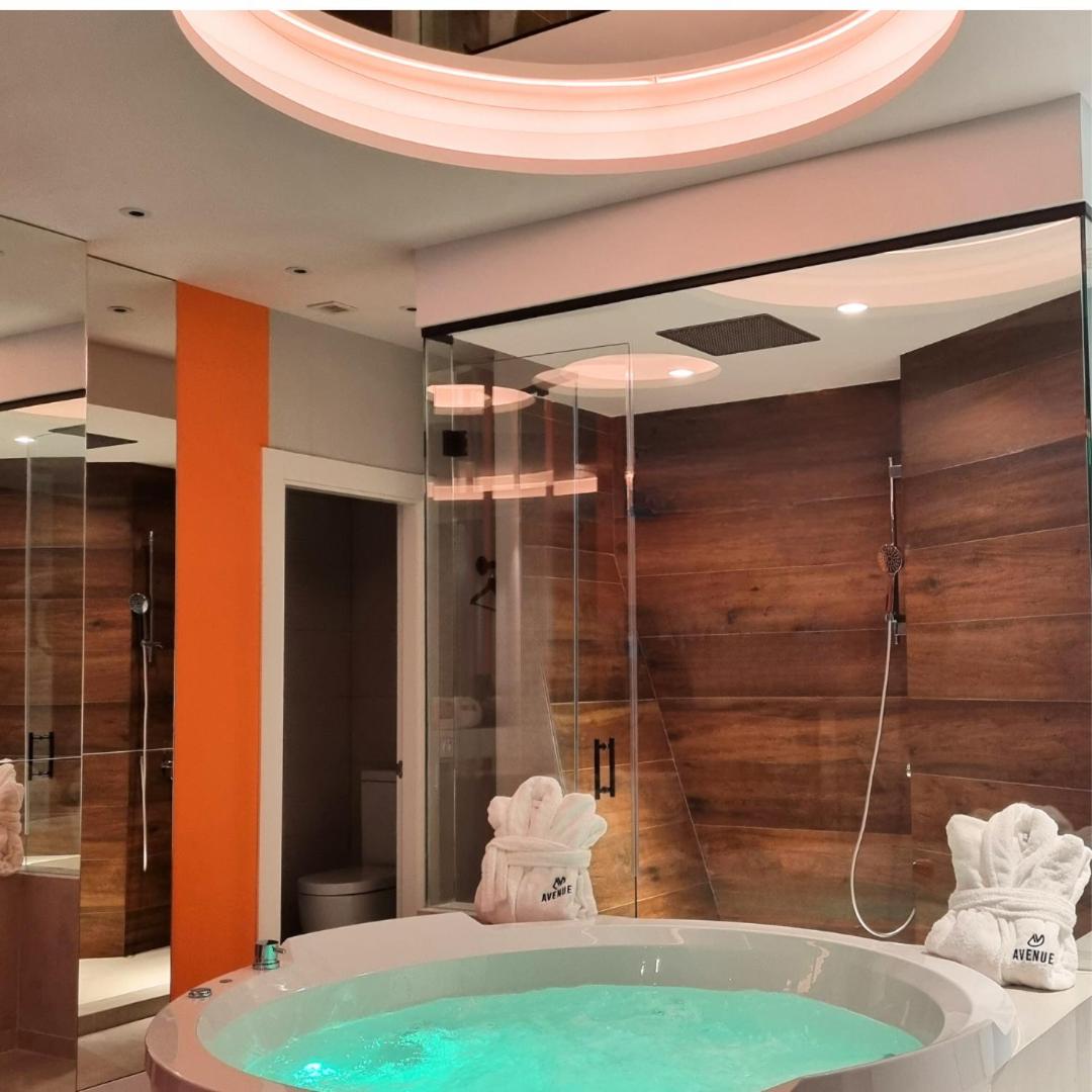 Suite with Spa Bath photo 3