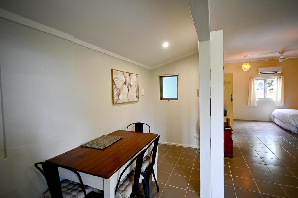 One-Bedroom Apartment photo 2