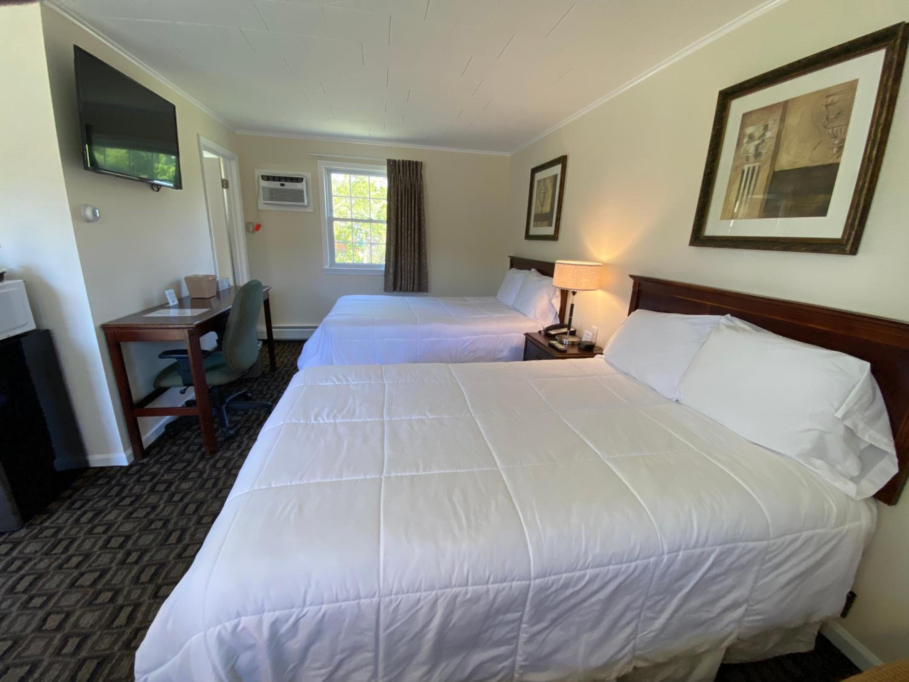 Double Room with Two Double Beds photo 3
