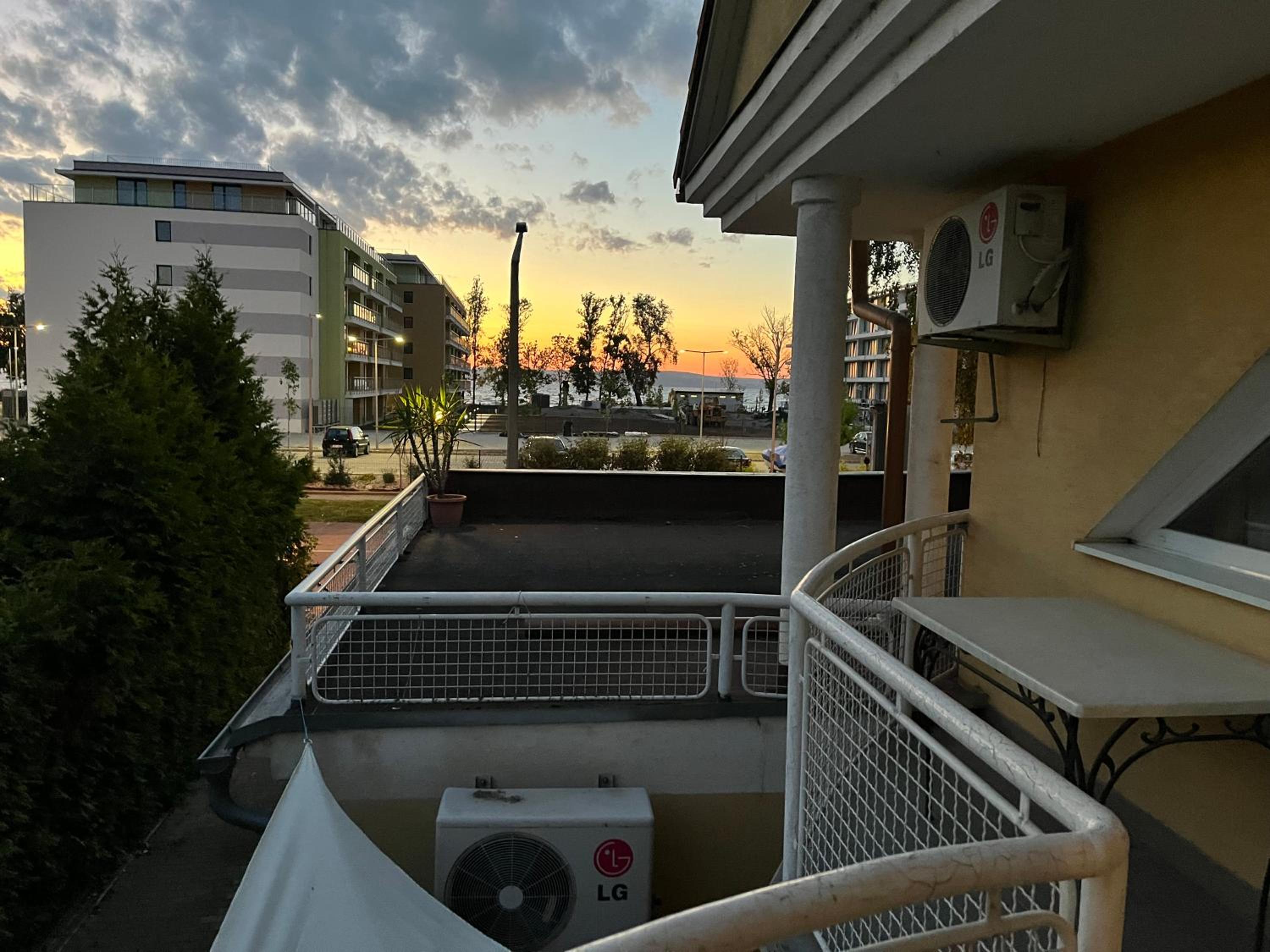 Double Room with Lake View - Photo 7