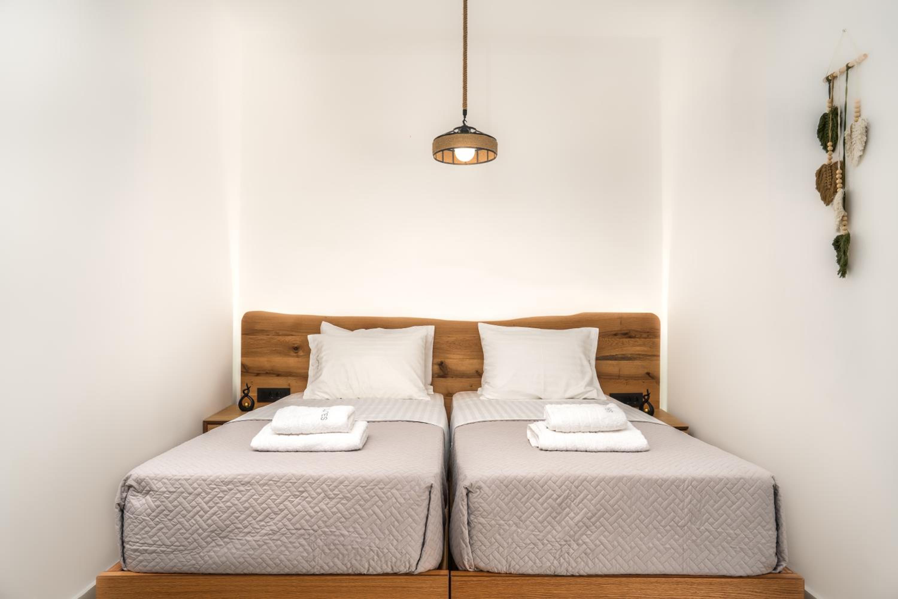 Junior Suite with Balcony - Photo 7